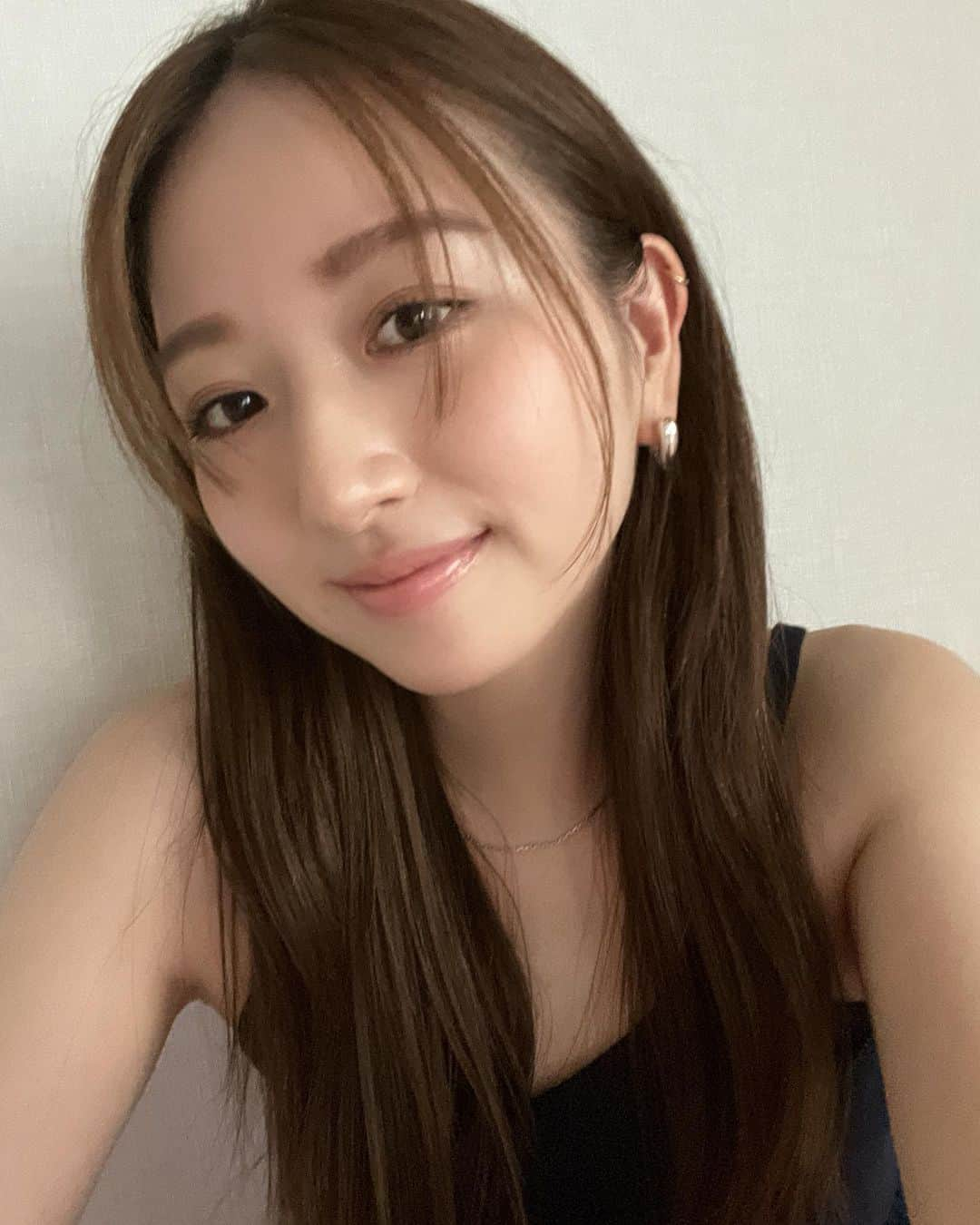 鹿沼憂妃さんのインスタグラム写真 - (鹿沼憂妃Instagram)「雨雨雨ですなぁ~☔️ てか今日土曜日かと思ってたら金曜日だった🥱 頭が働いてないわ~🥱 今週もみんなおつかれさまです💪 ラーメン食べたい。🍜 . #最近ベージュみたいな色が薄いリップがマイブーム #何年前かのリップ引っ張り出してきた #ちょっと唇荒れた」7月15日 17時58分 - shika_0225