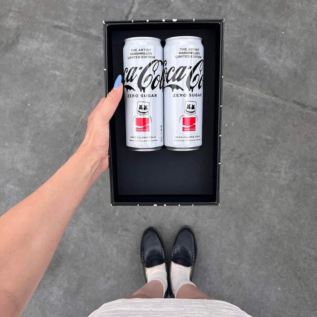 矢部ユウナさんのインスタグラム写真 - (矢部ユウナInstagram)「コカ•コーラ ゼロシュガーの新製品DJマシュメロ限定フレーバーのコーク ❤️‍🔥 缶の色、デザイン、味、全部新しくてワクワクした！ 爽やかで美味しいし夏にピッタシ👌  #DJマシュメロ限定コーク #コカコーラ #CocaColaXMarshmello #CocaColaCreations #PR」7月15日 18時53分 - yunaaay1030