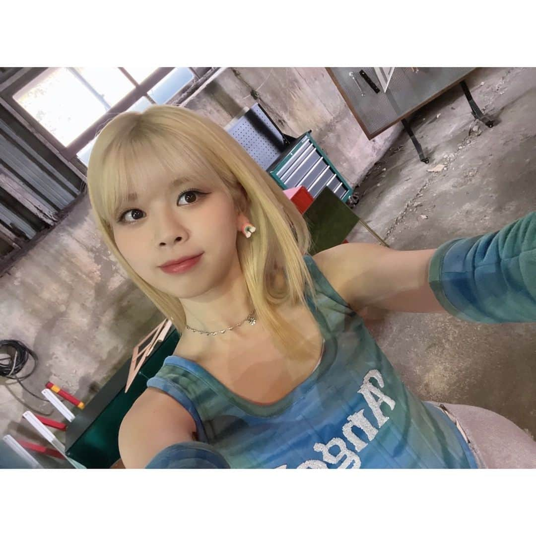 NiziUさんのインスタグラム写真 - (NiziUInstagram)「CLAP CLAP👏  気に入っていただけましたか〜？？❤︎ 早く一緒にCLAP CLAPしたいなぁー😚  마음에 드셨나요~??❤︎ 빨리 같이 CLAP CLAP 하고싶네용ー😚  #niziu #withu #RIKU #🐿 #CLAP_CLAP」7月15日 19時29分 - niziu_artist_official