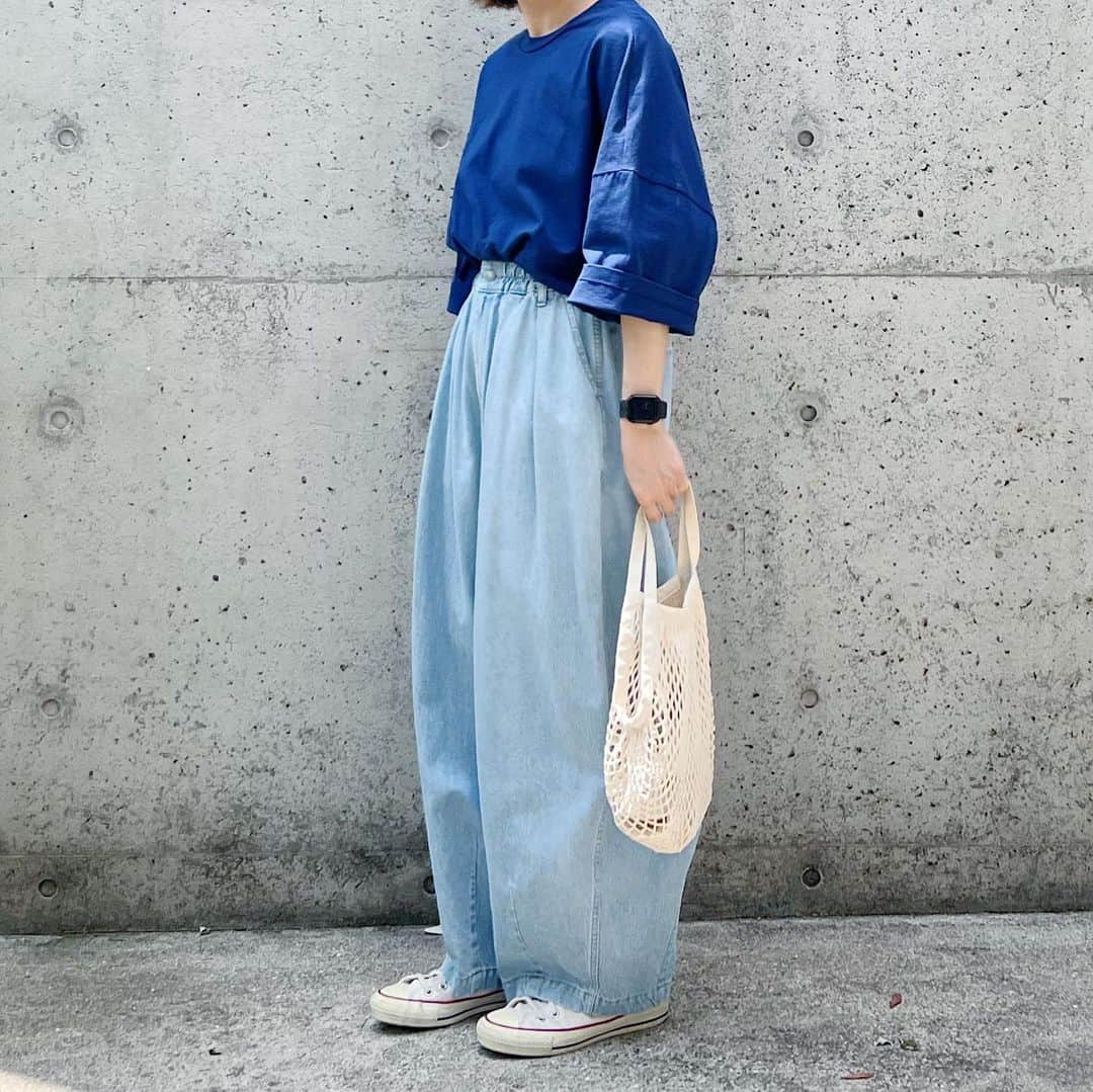 ryokoさんのインスタグラム写真 - (ryokoInstagram)「▪︎  blue 🐳👕👖  .  tee #gap bottoms #harvesty shoes #converse  bag #muji」7月15日 20時55分 - ryo___ka