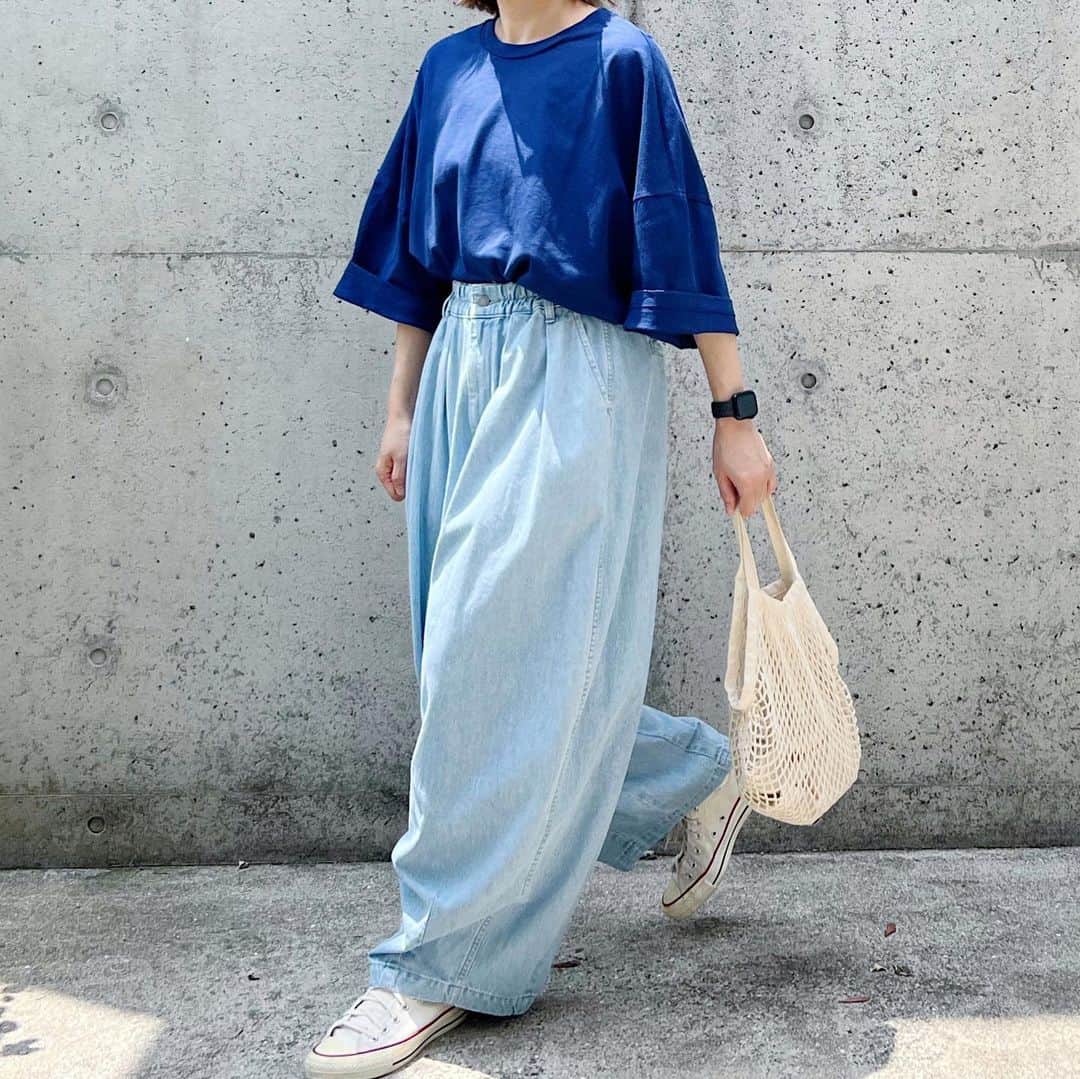 ryokoさんのインスタグラム写真 - (ryokoInstagram)「▪︎  blue 🐳👕👖  .  tee #gap bottoms #harvesty shoes #converse  bag #muji」7月15日 20時55分 - ryo___ka