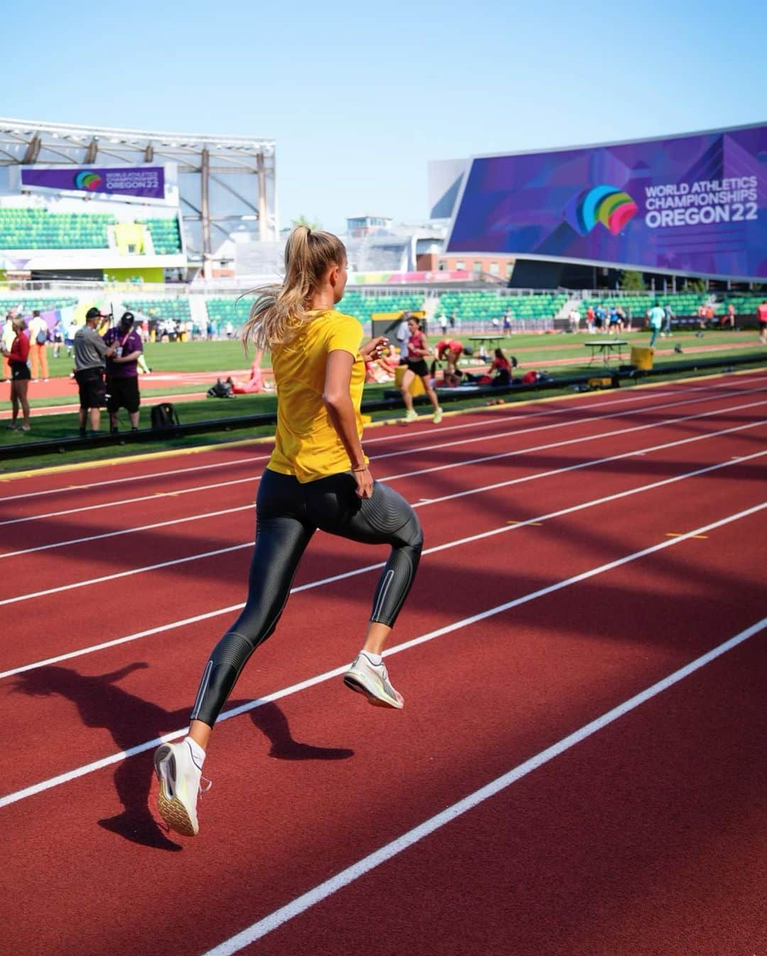 アリカ・シュミットさんのインスタグラム写真 - (アリカ・シュミットInstagram)「It’s about time 💯 4x400m mixed relay today 11:56 🇺🇸 and 20:56 🇩🇪 @sportschau @ard  📸 @karl.beb  #trackandfield #worldchampionships」7月16日 0時12分 - alicasmd