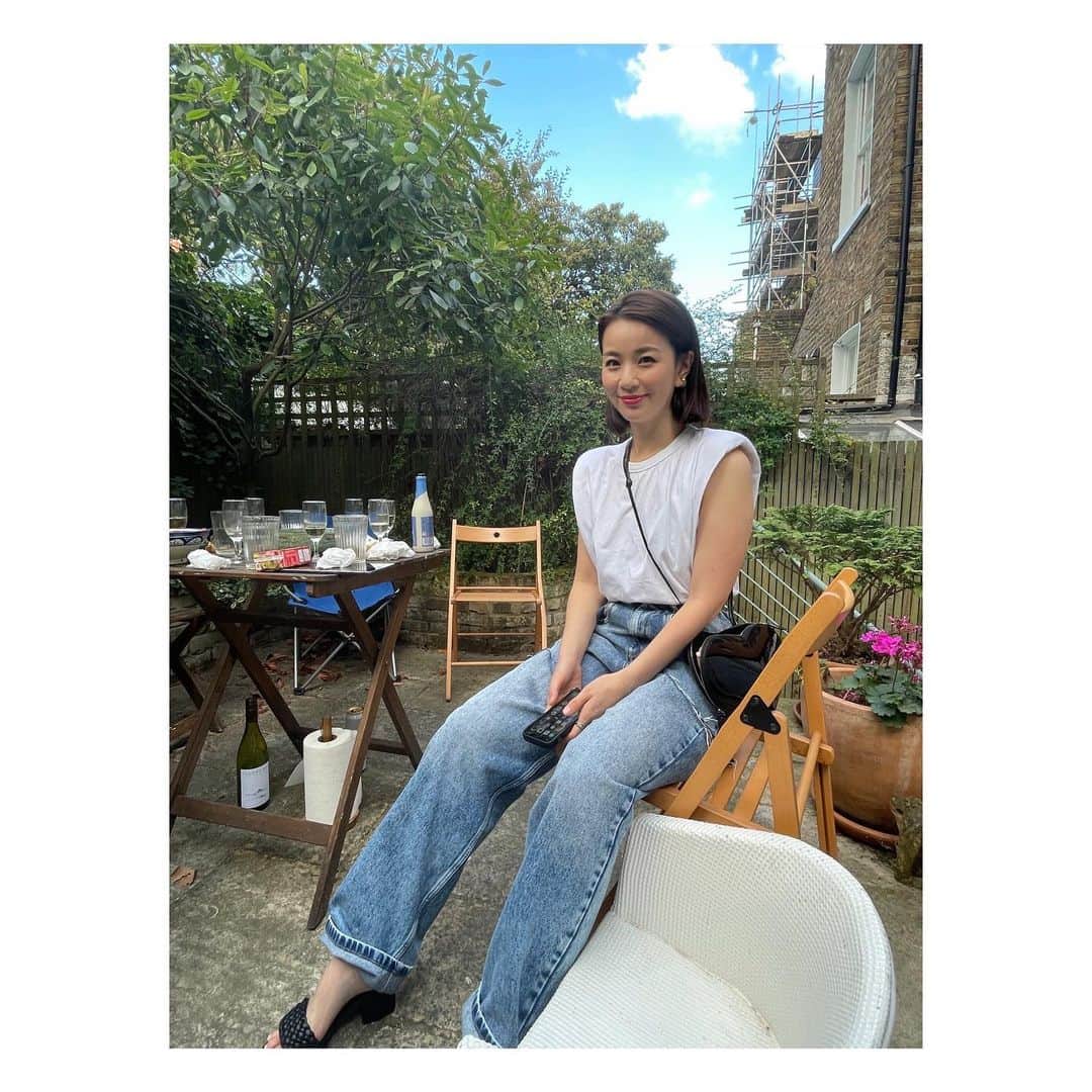 秋元玲奈さんのインスタグラム写真 - (秋元玲奈Instagram)「バーベキュー日和🍖🇬🇧 友人の温かいおもてなしに感謝☺️  #london #londonlife  denim#maisonmargiela  tops#thefrankieshop  bag#alaïa」7月16日 7時15分 - rena_akimoto