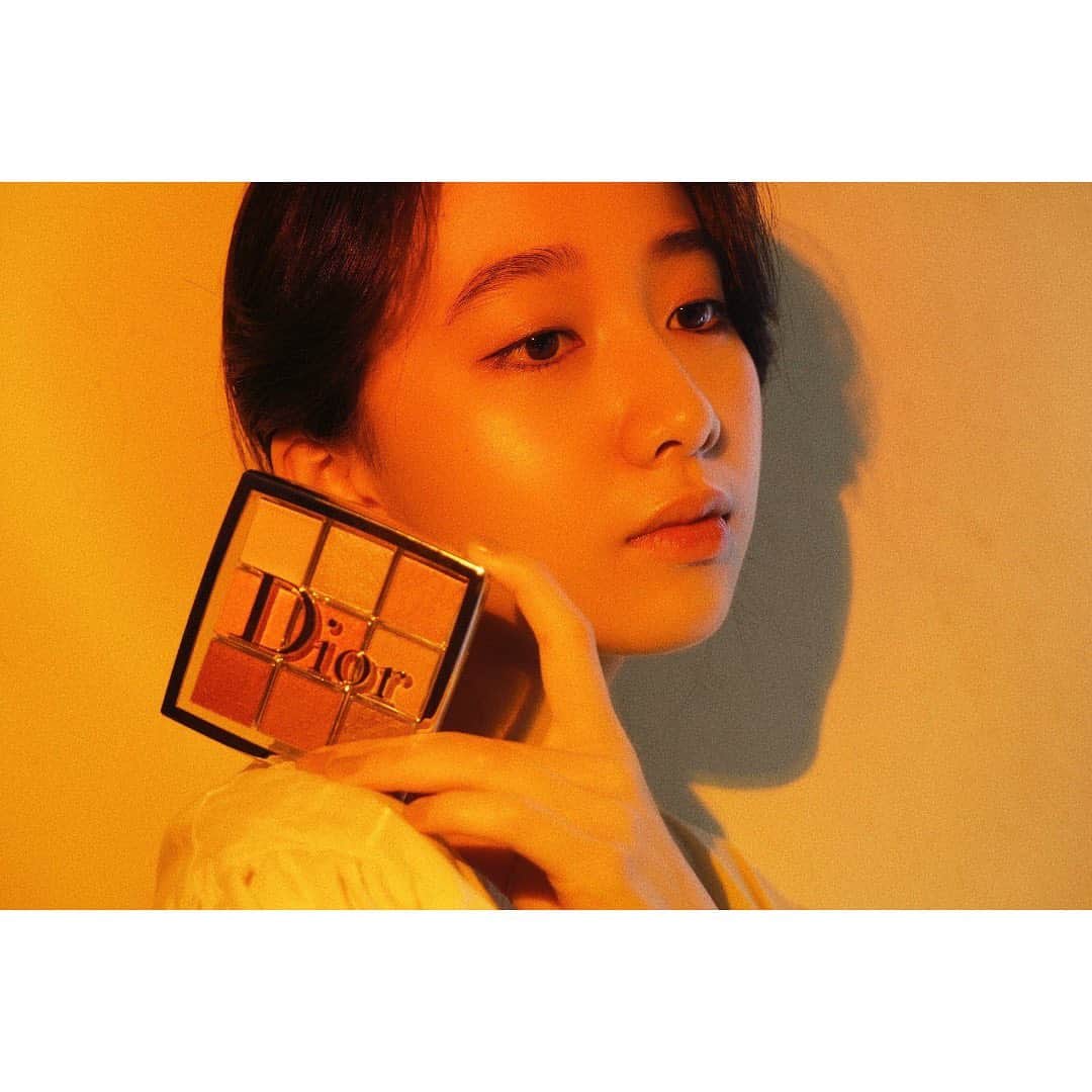 木村心美さんのインスタグラム写真 - (木村心美Instagram)「Sun-kissed coral look🌞🥰✨ ・ 夏の夕日に染まったような色の @diorbeauty  バックステージ アイパレットが発売されました🤩🤩✨ コーラルな色味で明るく、でも大人なルックになります。 ラメが細かくてオススメです、、、、 ・ @diorbeauty  #ディオールバックステージ #diorbackstage」7月16日 12時21分 - cocomi_553_official