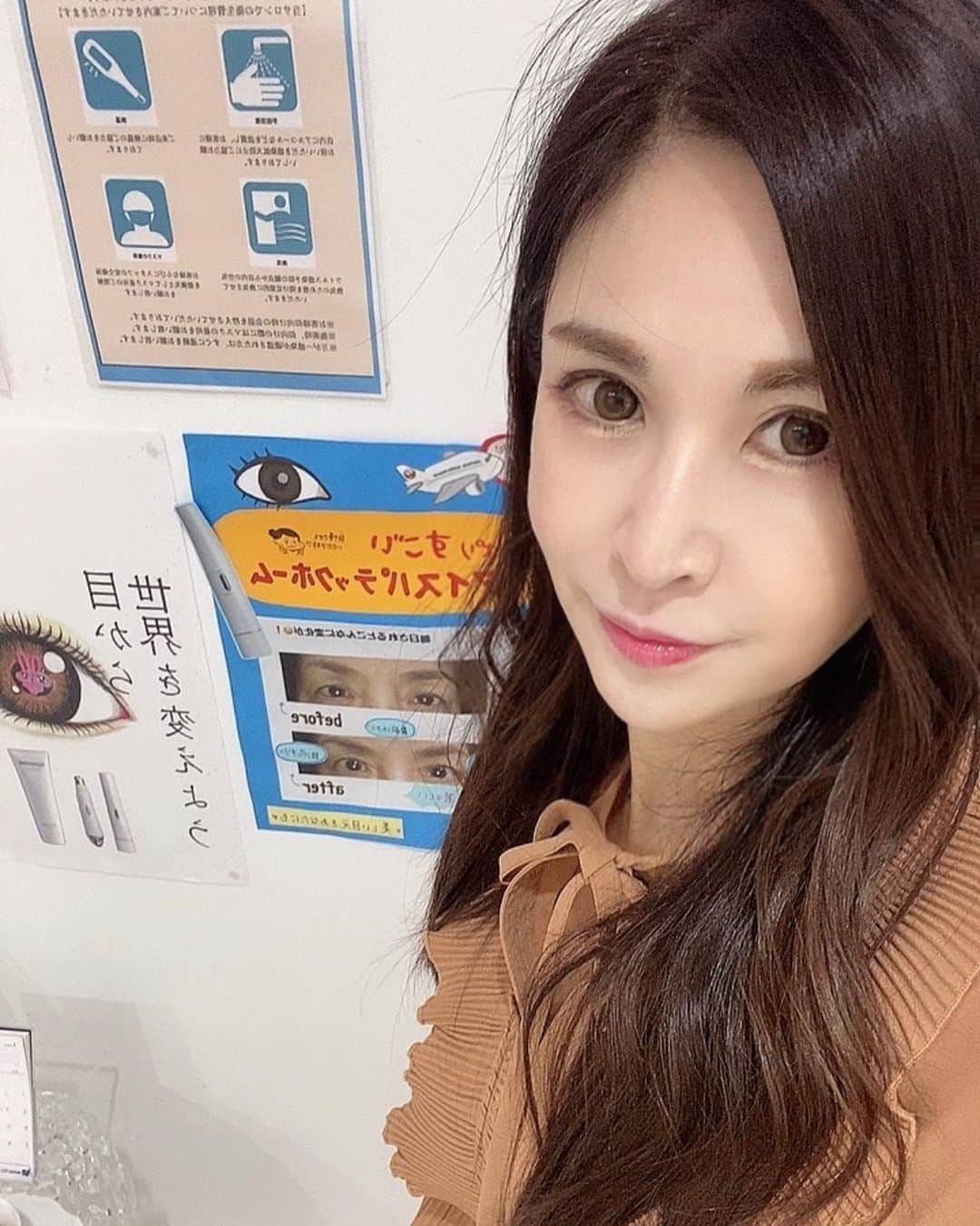 越野矢素子さんのインスタグラム写真 - (越野矢素子Instagram)「最近太ったのと身体が冷えていたので 京都で27年続くエステサロン。ルナシア烏丸店に行って来ました✨ @lunasia_karasuma   東洋医学の考えを元に【徹底的に温め、とことんほぐし、しっかり流す】ことを土台に、様々な理論を取り入れ、身体本来の働きを取り戻して体質改善をして下さいます。  CMP とパワーマッサージを施術してもらいました。 終わった後身体がポカポカして体脂肪が2.4%落ちていました✨🤗 家から歩いて行けるので又行ってみたいと思います❣️ 次回はフェイシャルも気になる🤔  今回私が受けた施術内容です↓ 【CMP 】 超音波とEMSが一気にできるマシーンで、かたいセルライトや脂肪を柔らかく溶かしてくれます。また筋肉刺激をすることで引き締め効果もあります。  【パワーマッサージ】 遠赤外線のマットでお身体の芯まであたたまり、オールハンドでかたいセルライトや筋を徹底的にもみほぐします。遠赤外線のマットであたたまりながら施術を行うので、お身体の余分な老廃物を汗からたくさん出すことでデトックス効果が得られます。  #ルナシア#京都#烏丸#インドエステ#オールハンド#痩身#体質改善#ブライダル#ボディ#フェイシャル#脱毛#育毛#綺麗になりたい」7月16日 12時22分 - loversyaso