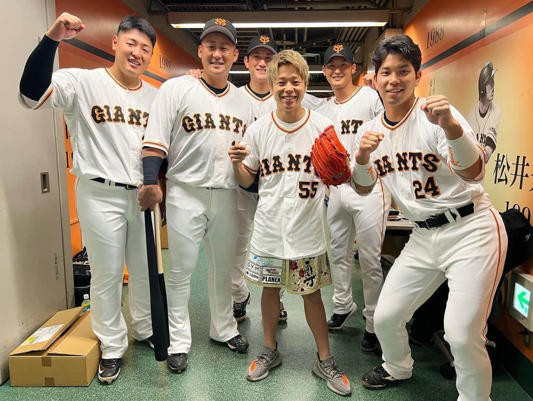 武尊さんのインスタグラム写真 - (武尊Instagram)「今日は東京ドームで 始球式をさせて頂きました⚾️ 子供の頃から見てた場所で投げれて嬉しかった！ 貴重な経験ありがとうございました🙏 @yomiuri.giants @tokyodome1988_  #鳥取和牛オレイン55」7月16日 15時41分 - k1takeru