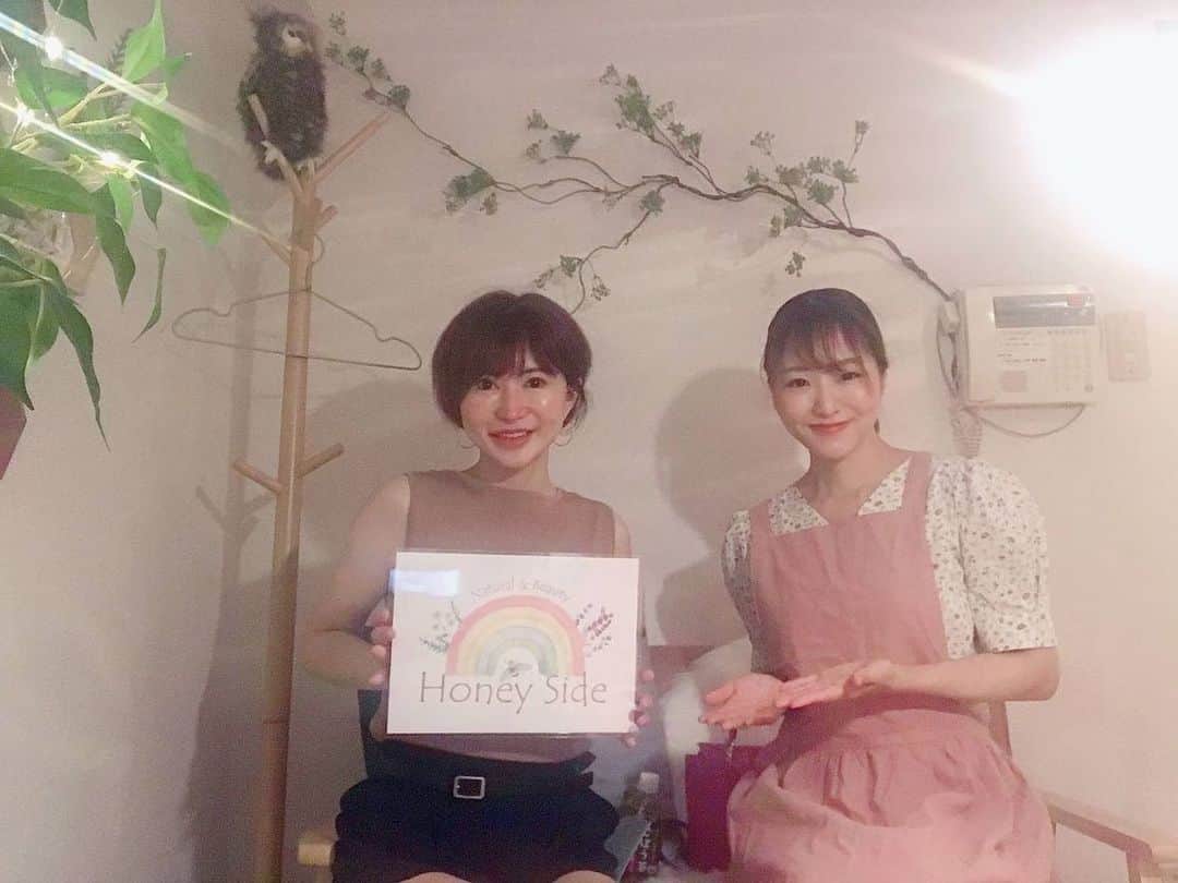 里美ゆりあさんのインスタグラム写真 - (里美ゆりあInstagram)「武蔵小杉にあるハーブピーリング専門店の @honey_side.jp  さんに行ってきたよ😄  取り扱ってるハーブは、天然成分でお肌に優しいから全身どこでもできちゃう✨  あんなとこからこんなとこまで💖🤭💓  剥離するハーブピーリングだからビフォーアフターの変化がすごい😳✨  まとめて全身ケアができました🌿  アフターケアまでしてくれるらしいので結果が楽しみ✨  #ハーブピーリング #武蔵小杉 #里美ゆりあ #すっぴん」7月16日 16時08分 - satomiyuria