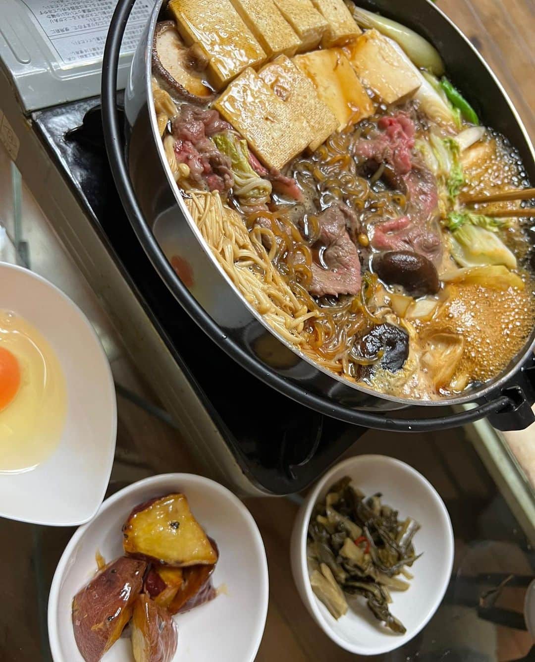 愛場れいらさんのインスタグラム写真 - (愛場れいらInstagram)「たまには🍳最近の自炊🍚写真 おあがりよ😋 . . 実家で家族おうちご飯！🏠 ブルーノ大活躍✨ . . 作るのも食べるのも 飲むのも🍺大好き😋❤️ サブ垢にこういうの載せようかな . . . #自炊　#おうちご飯　#海鮮ラーメン　#チーズリゾット　#ブルーノ　#やみつきピーマン　#那須の肉味噌炒め」7月16日 17時04分 - aibareira2