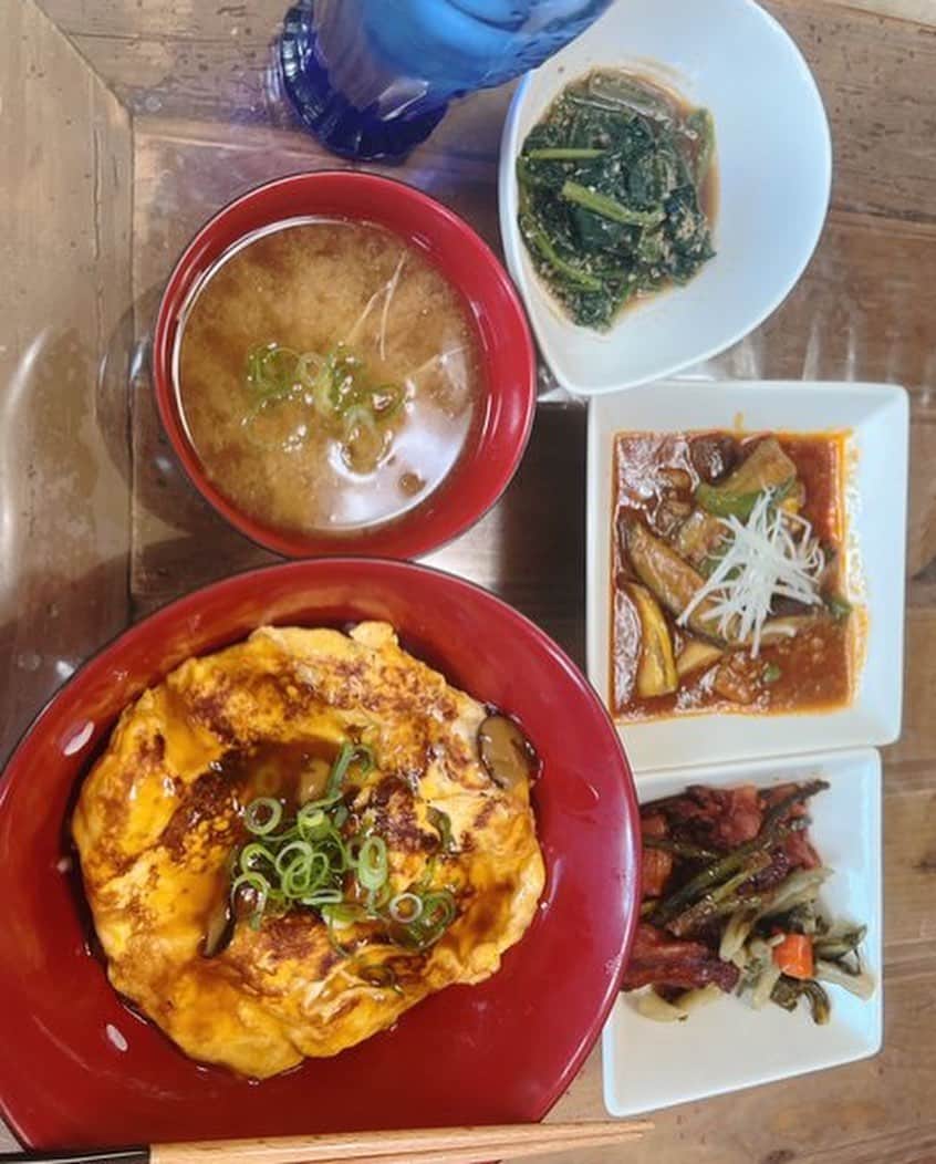 愛場れいらさんのインスタグラム写真 - (愛場れいらInstagram)「たまには🍳最近の自炊🍚写真 おあがりよ😋 . . 実家で家族おうちご飯！🏠 ブルーノ大活躍✨ . . 作るのも食べるのも 飲むのも🍺大好き😋❤️ サブ垢にこういうの載せようかな . . . #自炊　#おうちご飯　#海鮮ラーメン　#チーズリゾット　#ブルーノ　#やみつきピーマン　#那須の肉味噌炒め」7月16日 17時04分 - aibareira2
