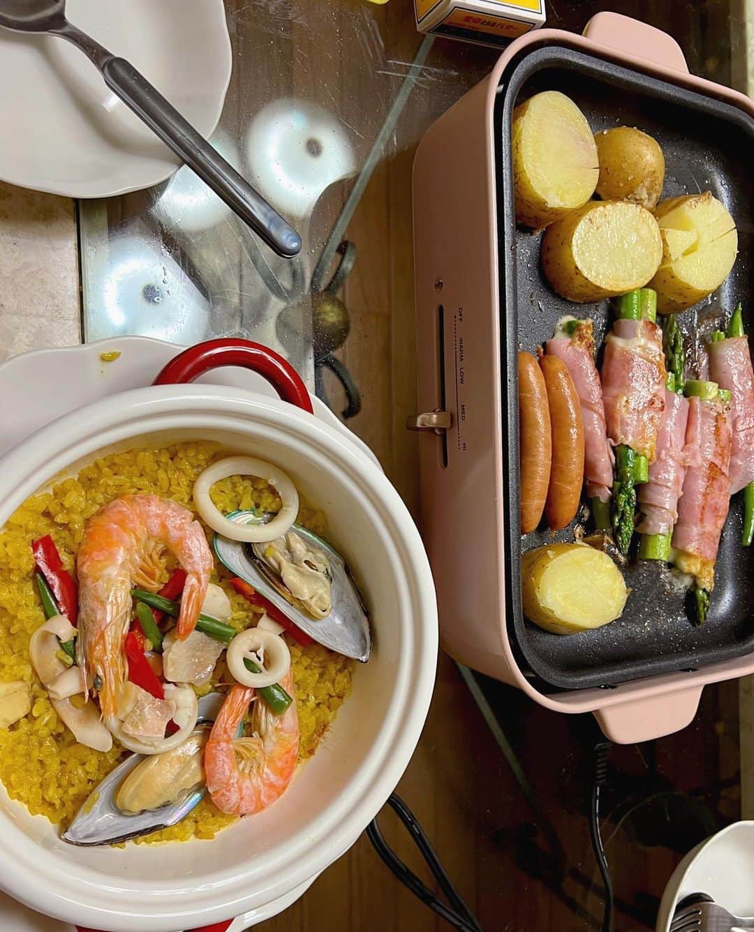 愛場れいらさんのインスタグラム写真 - (愛場れいらInstagram)「たまには🍳最近の自炊🍚写真 おあがりよ😋 . . 実家で家族おうちご飯！🏠 ブルーノ大活躍✨ . . 作るのも食べるのも 飲むのも🍺大好き😋❤️ サブ垢にこういうの載せようかな . . . #自炊　#おうちご飯　#海鮮ラーメン　#チーズリゾット　#ブルーノ　#やみつきピーマン　#那須の肉味噌炒め」7月16日 17時04分 - aibareira2