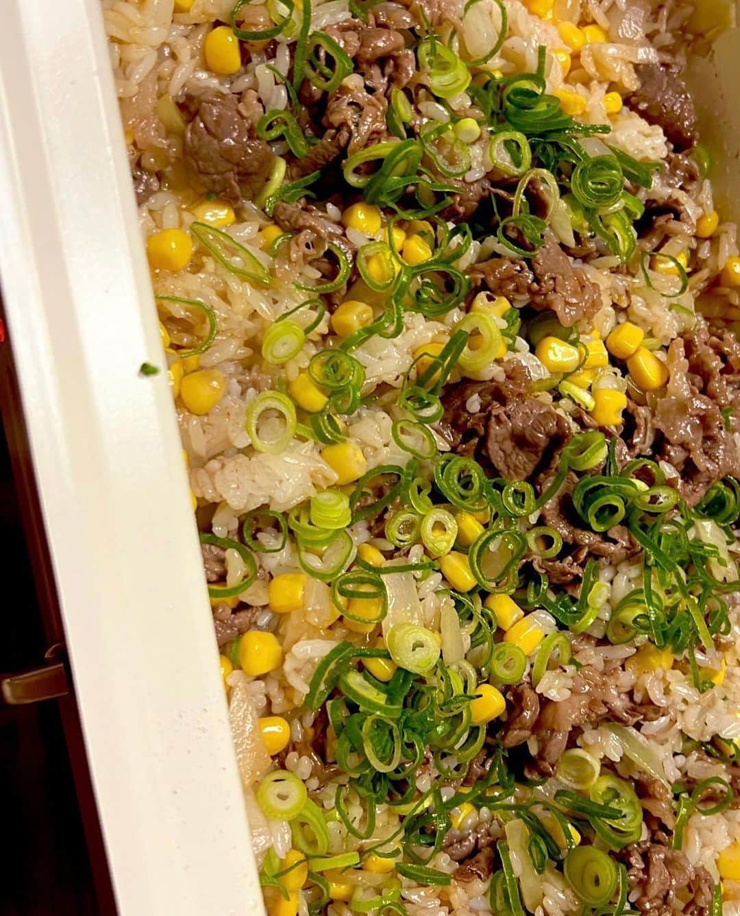 愛場れいらさんのインスタグラム写真 - (愛場れいらInstagram)「たまには🍳最近の自炊🍚写真 おあがりよ😋 . . 実家で家族おうちご飯！🏠 ブルーノ大活躍✨ . . 作るのも食べるのも 飲むのも🍺大好き😋❤️ サブ垢にこういうの載せようかな . . . #自炊　#おうちご飯　#海鮮ラーメン　#チーズリゾット　#ブルーノ　#やみつきピーマン　#那須の肉味噌炒め」7月16日 17時04分 - aibareira2