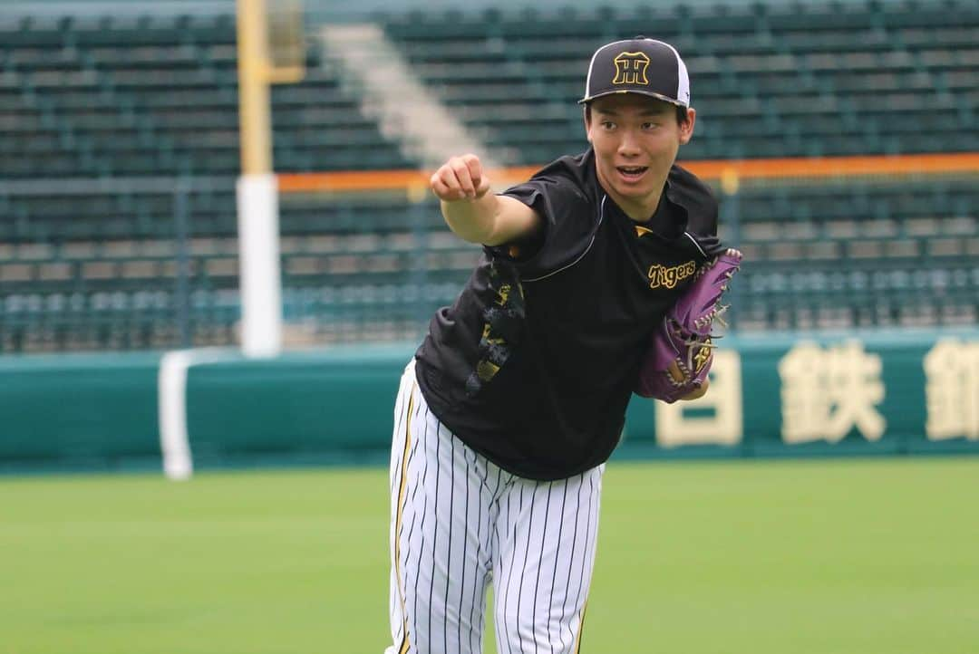 阪神タイガースさんのインスタグラム写真 - (阪神タイガースInstagram)「7月16日中日戦、本日の試合前練習の様子です！ #才木浩人 選手 #桐敷拓馬 選手 #渡邉雄大 選手 #湯浅京己 選手 #小幡竜平 選手 #長坂拳弥 選手 #山本泰寛 選手 #糸原健斗 選手 #植田海 選手 #中野拓夢 選手 #ウル虎の夏2022  #阪神タイガース  #イチにカケル！」7月16日 17時11分 - hanshintigers_official