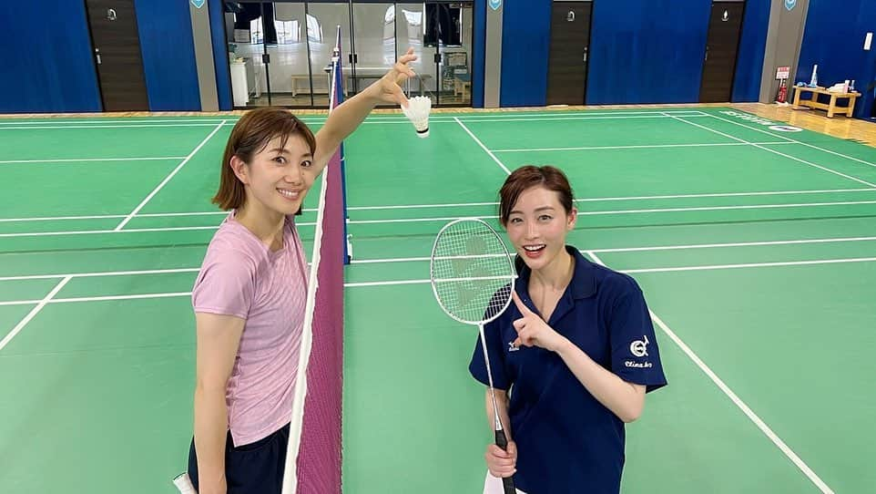 新井恵理那さんのインスタグラム写真 - (新井恵理那Instagram)「こちらでは潮田さんとお遊びバドミントン♪ しりとりラリー対決しました(*^▽^*)  ◯セント・フォース公式YouTubeチャンネル 【バドミントン】潮田玲子VS新井恵理那がしりとりラリーで爆笑対決！！  全身滝汗直後！ こちらはかなりゆるめです〜(=´∀｀)  ▶︎▶︎増嶋家ちゃんねる。で公開中! 潮田と新井のドライブ企画『玲子の助手席いかが？』 https://youtu.be/R6KSznLrAu4  ▶︎▶︎新井恵理那channelで公開中! 新井と潮田のバドミントン対決企画 【前編】 https://youtu.be/f24QStSukQw 【後編】 https://youtu.be/k0j1PRNlheg   #youtube #youtuber #セントフォースchannel #増嶋家ちゃんねる #新井恵理那channel #セントフォース #潮田玲子 #バドミントン #新井恵理那 #centforce」7月16日 18時29分 - elina_arai