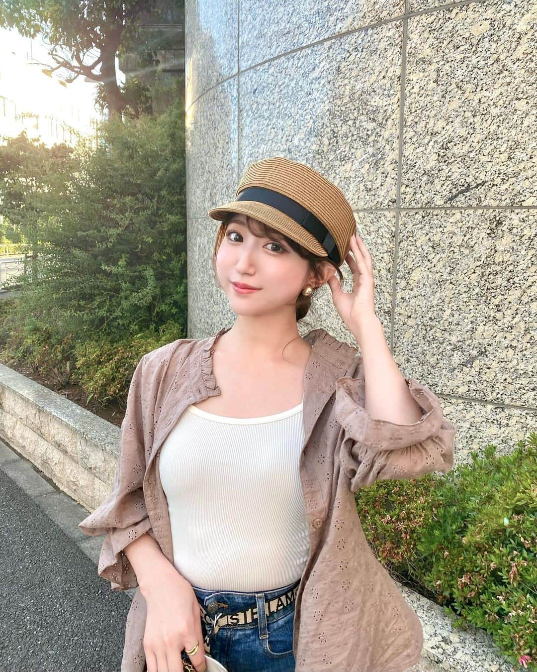 Ayanaさんのインスタグラム写真 - (AyanaInstagram)「2way blouse🩰🧺 ⁡ 前後2wayで着たり、 カーディガンとしても使える万能ブラウスに ワイドパンツを合わせたコーデ。 ⁡ 花柄刺繍と絶妙なモカの色味がすき🫢🤎 ⁡ 夏本番なので暑い日の帽子は必須です🙌🏻 ⁡ ⁡ blouse @classicalelf_official size M / moca pants #STELLAMcCARTNEY sandal #DIOR bag #SHEIN ⁡ ⁡ ⁡ ⁡ ⁡ #夏コーデ #プチプラ #プチプラコーデ#クラシカルエルフ  #classicalelf #エルフコーデ #タイアップ #uniqlo  #gu #zara #ユニクロ #ジーユー #ザラ #ブラウス  #ブラウスコーデ #刺繍ブラウス #ワイドパンツ」7月16日 19時49分 - naalunlun