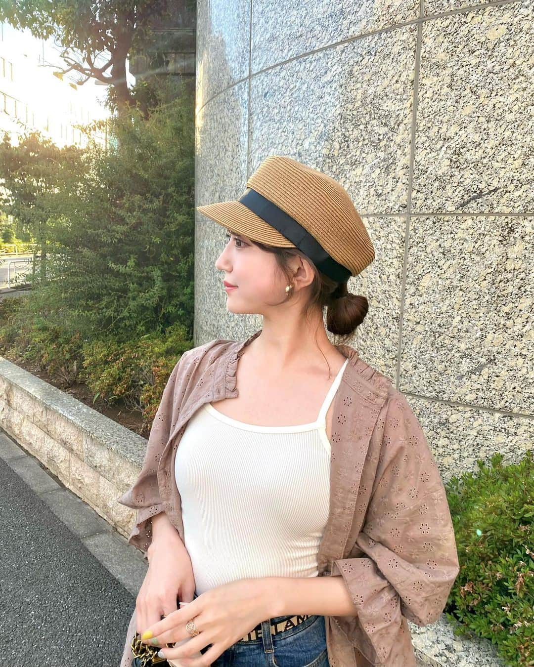 Ayanaさんのインスタグラム写真 - (AyanaInstagram)「2way blouse🩰🧺 ⁡ 前後2wayで着たり、 カーディガンとしても使える万能ブラウスに ワイドパンツを合わせたコーデ。 ⁡ 花柄刺繍と絶妙なモカの色味がすき🫢🤎 ⁡ 夏本番なので暑い日の帽子は必須です🙌🏻 ⁡ ⁡ blouse @classicalelf_official size M / moca pants #STELLAMcCARTNEY sandal #DIOR bag #SHEIN ⁡ ⁡ ⁡ ⁡ ⁡ #夏コーデ #プチプラ #プチプラコーデ#クラシカルエルフ  #classicalelf #エルフコーデ #タイアップ #uniqlo  #gu #zara #ユニクロ #ジーユー #ザラ #ブラウス  #ブラウスコーデ #刺繍ブラウス #ワイドパンツ」7月16日 19時49分 - naalunlun