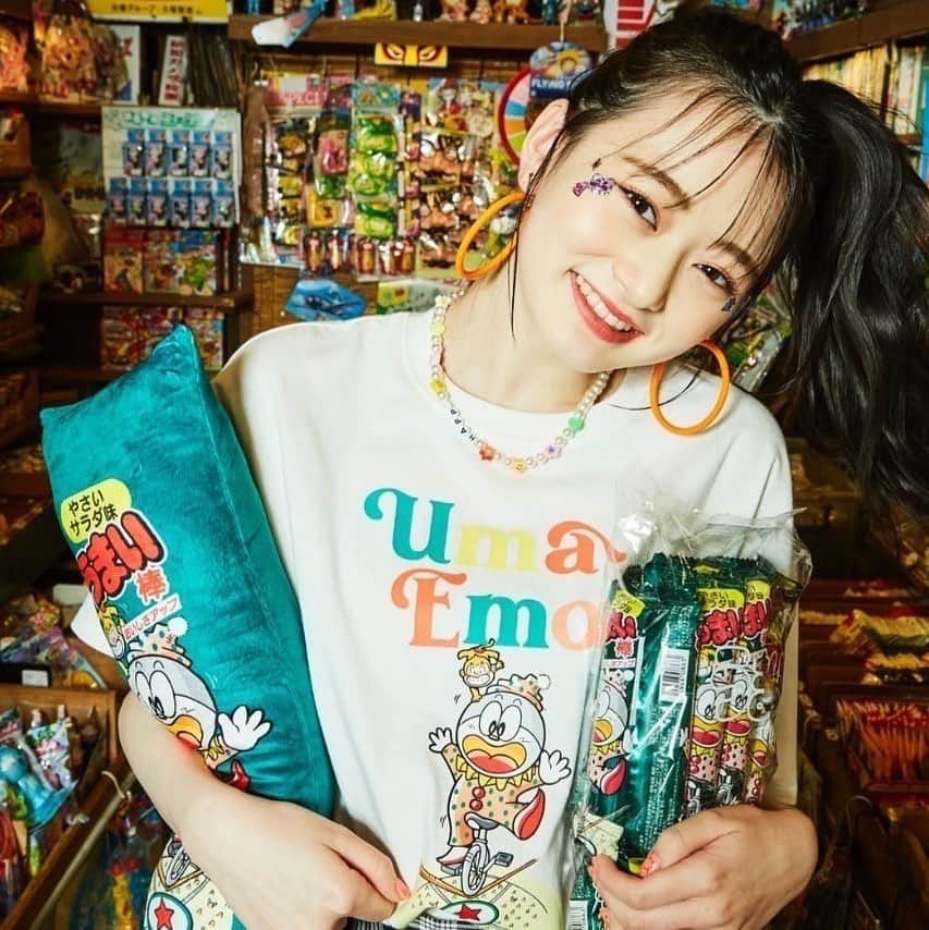 高比良由菜さんのインスタグラム写真 - (高比良由菜Instagram)「・ 🍬🍭駄菓子×repipi armario‪‪ 🤍  懐かしい駄菓子とレピピがコラボして可愛いアイテムがいっぱいです💕  小さい頃よく駄菓子屋さんに行ってたのを思い出しました.ᐟ‪‪.ᐟ  7月15日(金)からノベルティのプレゼントも始まったので、 是非レピピのインスタでチェックしてね💛☽･:*  ∴∵∴ ୨୧ ∴∵∴ ୨୧ ∴∵∴ ୨୧ ∴∵∴ #高比良由菜#ゆなな#nicola#ニコラ#ニコモ#repipi armario#レピピアルマリオ#駄菓子#コラボ#チロルチョコ#うまい棒#クッピーラムネ#ゆなレピ#ニコラ8月号発売中」7月16日 19時58分 - yuna_takahira_official