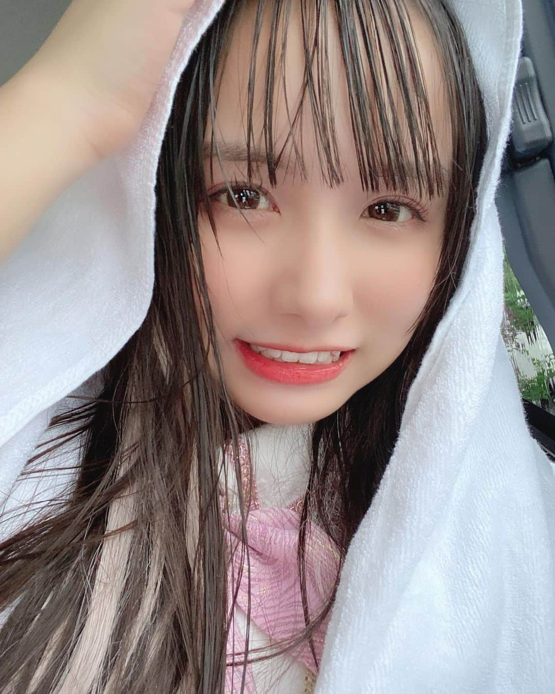 新谷真由さんのインスタグラム写真 - (新谷真由Instagram)「雨の中ライブ楽しかった❕ びちょびちょ、」7月16日 21時26分 - ni_mayu43