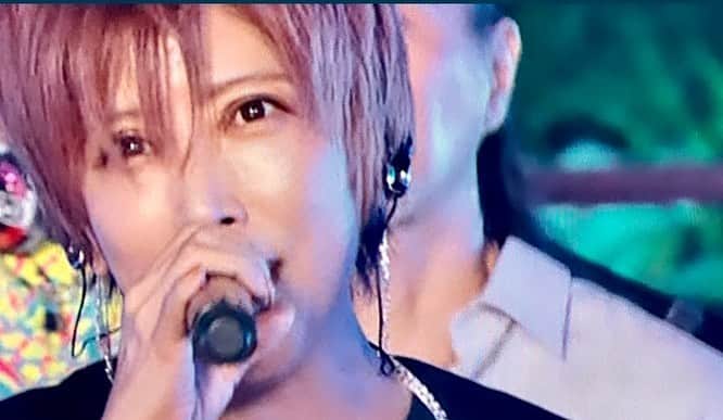 YU-KIさんのインスタグラム写真 - (YU-KIInstagram)「お友達が生放送見て作って くれたもの。 珍しく夜遅めまで食事してきた☺️ #trf #trfyuuki  #ぜーんぶ美味しい居酒屋  #馬刺し #歌」7月17日 3時27分 - yuuki.trf.1912