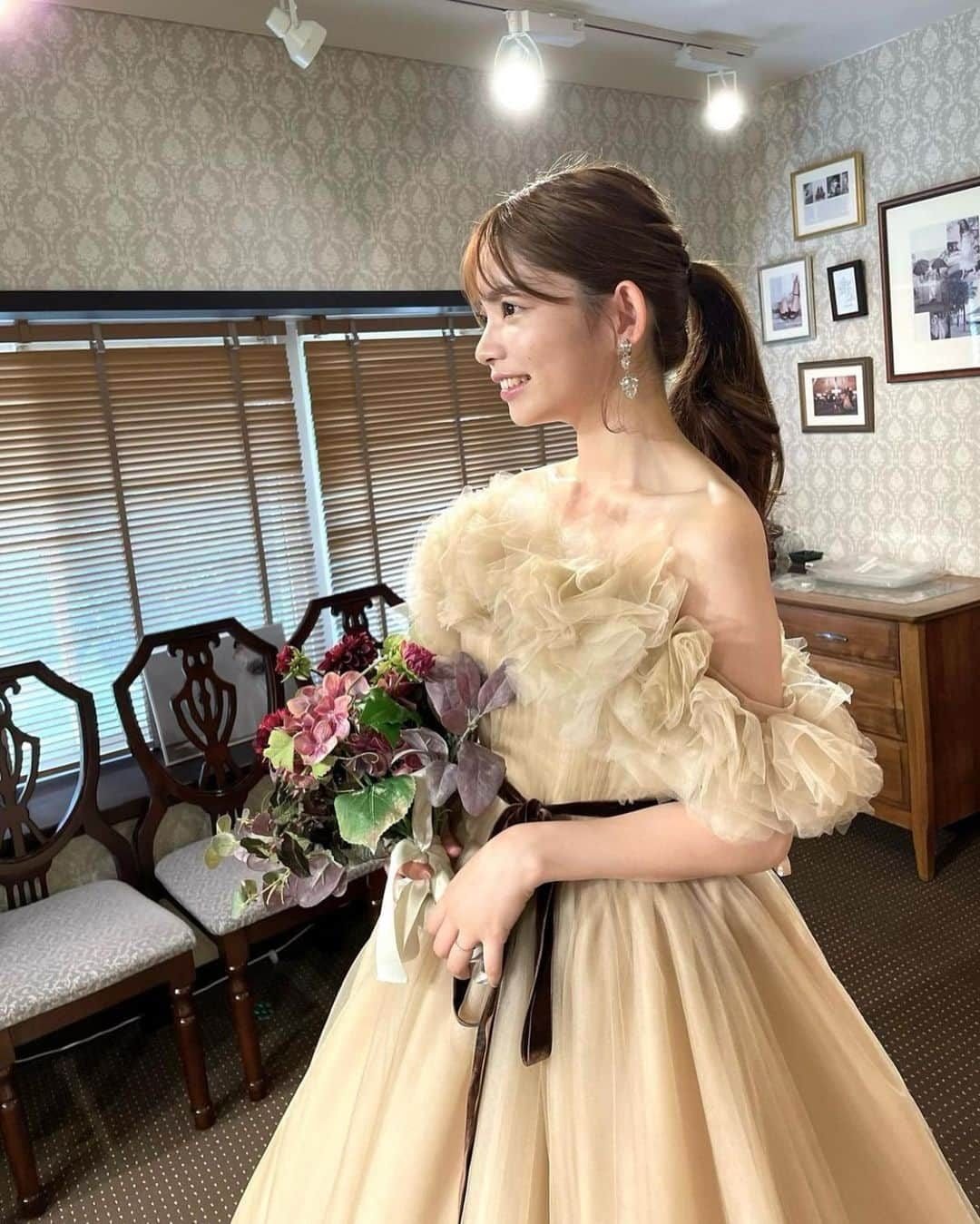 ♡プラコレWedding·⋆*さんのインスタグラム写真 - (♡プラコレWedding·⋆*Instagram)「. @placole_dressy【#DRESSY花嫁 】 【#プラコレ】をつけて投稿&フォローしてね♩ . ＝＝＝＝＝＝＝ . “Timeless”な美しさが魅力の 「A by Hatsuko Endo」  素材選びから色合わせ、シルエット、縫製、 ディテールに至るまで一点一点、 丁寧に創りあげているドレスは “My Dress”として、多くの花嫁に支持されていますよね✨👗 . . Photo by… @hatsuko_endo さま @rino.wedding さま @a______0226 さま @mino_wd27 さま @cheese0523_ さま @yuko_wd1119 さま . ＝＝＝＝＝＝＝＝ 『#DRESSY花嫁』『#プラコレ』の ハッシュタグをつけて写真をUPしてね✦ 花嫁アプリ『DRESSY by プラコレ』の 記事に掲載＆リグラムされるかも♩ . みなさまからのいいねや保存 コメントをお待ちしています♥ 「このウェディングドレス可愛い！」 「ヘアスタイルも気になる！！」 「今の花嫁さんの流行りは！？」etc. . ＝＝＝＝＝＝＝＝ 花嫁アプリでは、 プロのアドバイザーに結婚式の相談を何度でも♡ ウェディングドレスの記事や、 自分のウェディングレポを残せちゃう♡” . ＞＞＞TOPのURLからcheck ⋈ @placole_dressy ＞＞＞結婚のご相談は プラコレウェディングアドバイザーへ♡ @wedding_adviser ＞＞＞ウェディングレポを残したいなら、 farny by プラコレをcheck ✎ @farny_wedding ＞＞＞ウェディングアイデア＆DIYは ドレシーアイデアcheck ❁ @dressy_idea >>>素敵なドレスに出会いたい花嫁さま♡ @dressyonline_をcheck >>>おしゃれなファミリーフォトは ドレシーベイビーをcheck 𓏸 @dressy.baby >>>鎌倉にOPEN”お花とドレスと紅茶のカフェ” @dressyroom_teaをcheck𓌉𓇋 . ＝＝＝＝＝＝＝＝＝＝＝＝＝＝＝＝ . #プレ花嫁 #卒花 #花嫁 #卒花嫁 #結婚 #結婚式 #試着レポ #farnyレポ #2022秋婚 #2022冬婚 #2022春婚 #2022夏婚 #ドレス試着 #ドレス試着レポ #ドレス選び #おしゃれ花嫁 #カラードレス試着 #👗 #누벨드블랑 #ドレス迷子 #mydress #マイドレス #ハツコエンドウ #ブラウンドレス #カラードレス」7月17日 10時28分 - placole_dressy