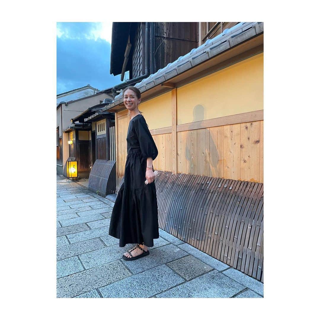 稲沢朋子さんのインスタグラム写真 - (稲沢朋子Instagram)「🖤ワンピース🖤🖤🖤 BLACKでもデザインがふんわりで可愛いと優しい🖤❤︎  雨の三連休ですね 家で過ごすのが1番☺️ホームシアター🎬観るよ〜 皆さまも良い休日を❤︎  #アイテムタップしてね」7月17日 11時14分 - ina_tomo