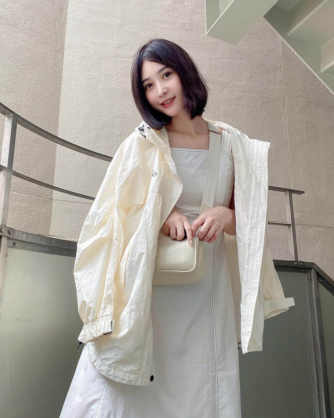 はりーさんのインスタグラム写真 - (はりーInstagram)「羽織りはあえてアクティブなものを…🧖‍♀️🤍 @vis_jp とoutdoor🧖‍♀️ かばんは私のブランド…🐩 #１日１りら」7月17日 12時38分 - kirarin_harry_official