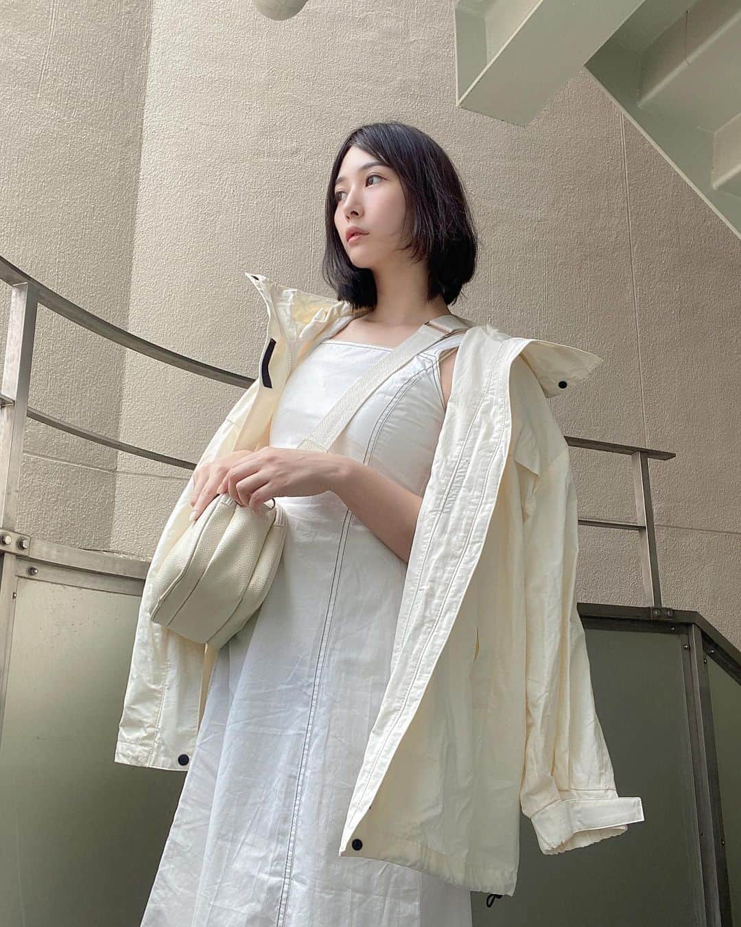 はりーさんのインスタグラム写真 - (はりーInstagram)「羽織りはあえてアクティブなものを…🧖‍♀️🤍 @vis_jp とoutdoor🧖‍♀️ かばんは私のブランド…🐩 #１日１りら」7月17日 12時38分 - kirarin_harry_official