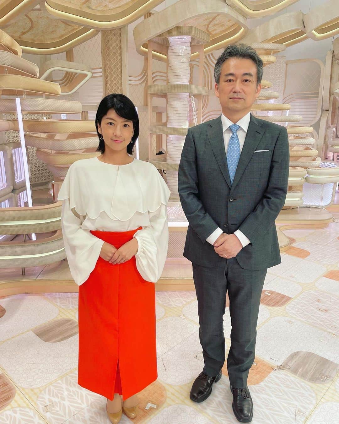 フジテレビ「プライムニュース イブニング」さんのインスタグラム写真 - (フジテレビ「プライムニュース イブニング」Instagram)「きょうは小室アナがバラエティ番組の収録があり、スポーツコーナー終わりで途中抜け… ということで貴重な？２ショット!  まだ天気が不安定な状態が続くようです。 引き続き天気予報には注意してくださいね。  きょうもご覧いただきありがとうございました！  生野アナ #CYCLAS @cyclasofficial #ANTEPRIMA @anteprima_japan  小室アナ #DoublefaceTokyo @doubleface_tokyo_  #生野陽子 @yoko_shono #小室瑛莉子 @komuro.eriko #奥寺健 @fujitv_announcer #杉原千尋 @chihiro.sugihara #フジテレビ #アナウンサー #ニュース」7月17日 18時18分 - livenews_it