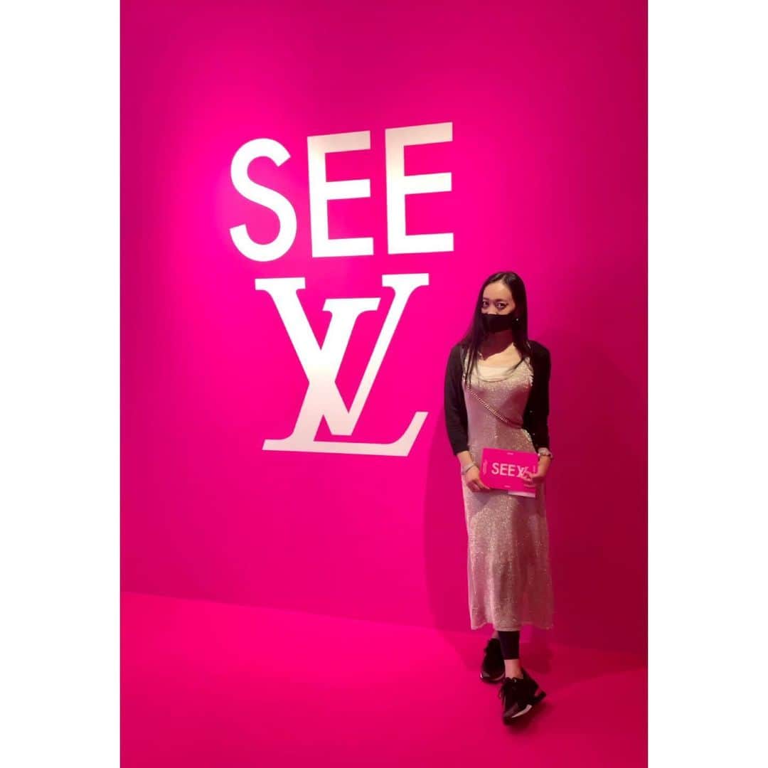 脊山麻理子さんのインスタグラム写真 - (脊山麻理子Instagram)「六本木のミッドタウンで行われている #LOUISVITTON の展覧会 #SEELV に行ってきました♡ミッドタウンの芝生公園に現れた箱型の建物がオシャレ♡過去の歴史から未来までが展示されていましたよ♡ちょうどドラマ #六本木クラス も始まり、六本木の街並みにテンション上がってます♡ #六本木 #ROPPONGI #MIDTOWNROPPONGITOKYO」7月17日 21時15分 - mariko_seyama_milkpon