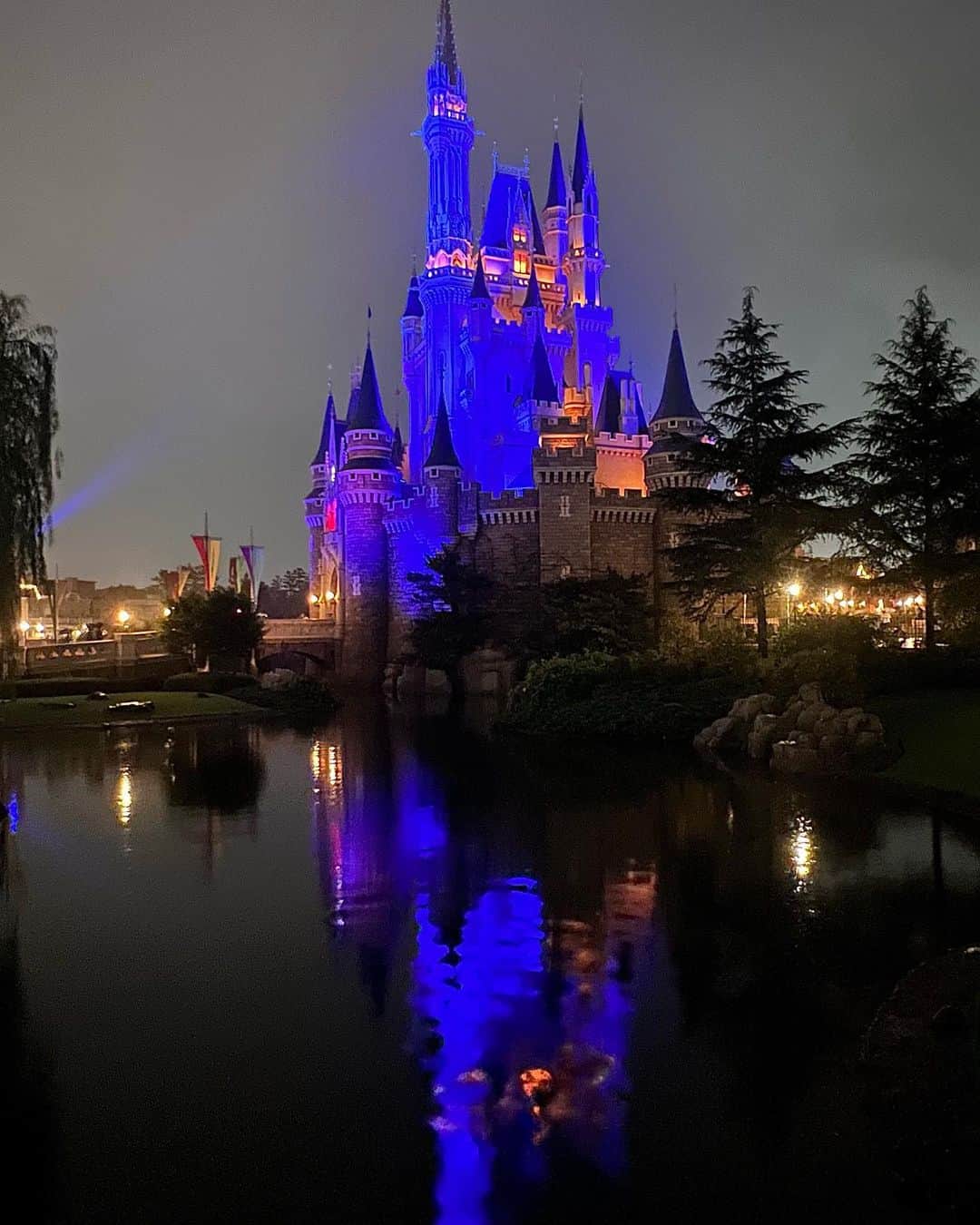 森川侑美さんのインスタグラム写真 - (森川侑美Instagram)「夢の国の魔法が溶けなくて..🧙🏻‍♀️ まだまだ夢ごこち🪄🥹  小さい頃はプリンセスに興味0で、虫ばかり追いかける 女の子でしたが、笑 今になってプリンセスの世界に惚れ惚れ👰🏻‍♀️🤍  美女と野獣の装飾品🫖🕰🕯 素敵で並んでる間も楽しかったな☺️ 1番長く待ったアトラクションでも40分くらい! スムーズに回れて、シーもランドもどちらも15個くらい 乗りました🤣  大大大満足🏰🤍  #ディズニーランド#ディズニーコーデ#ディズニーカチューシャ#ディズニーリゾート#夢の国#美女と野獣#ディズニーランドホテル」7月17日 21時51分 - yumi.morikawa322