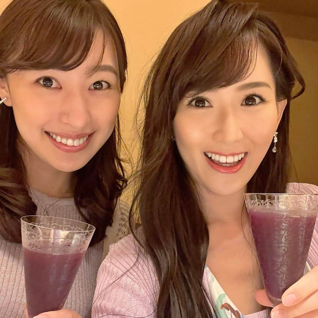 谷中麻里衣さんのインスタグラム写真 - (谷中麻里衣Instagram)「Kabuki ❤️  六月大歌舞伎へ🌸  最初の演目は【菅原伝授手習鑑】✨ 三つ子が別々の主人に仕え、その結果、対立することになる少し悲しいな物語🥺 松王丸、梅王丸、桜丸の三つ子のお着物の柄が松、梅、桜で素敵でした💕 続いては【澤瀉十種の内猪八戒】🐷 「西遊記」の猪八戒を猿之助さんがコミカルに演じていて、楽しかったです😊  大好きな猿之助さんは朝の部ばかりで、お着物きてくと早起きで集中力不足になりがちなので、猿之助さんを目に焼き付ける気合いでワンピースで参上😍笑 さゆりんと葡萄色でかぶったので葡萄ジュースまでコーディネートしてみました🍇 大好物のじゅんさいがデザートに出てきて幸せでした💕  #歌舞伎#大歌舞伎#猿之助#麻里衣歌舞伎#kabuki」7月17日 22時03分 - marieyanaka