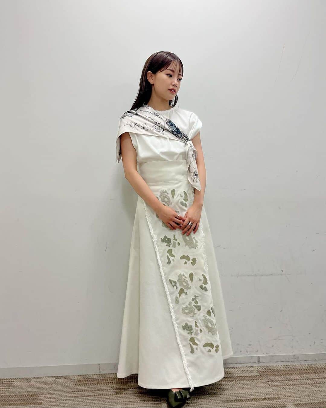 中川絵美里さんのインスタグラム写真 - (中川絵美里Instagram)「📺 明日20時〜日本テレビ系で放送の 「踊る！さんま御殿！！」に出演します。  昨年秋以来、2度目の御殿でした。 皆さんの一人暮らしエピソードは強烈ながらも共感しっぱなし😂  お洋服もアクセもとにかくタイプの衣装でした✌︎  tops&skirt @createclair  accessory @nojess_official  @northworksfolk  @refaire.tokyo   #日本テレビ#さんま御殿」7月18日 11時51分 - emiri_nakagawa