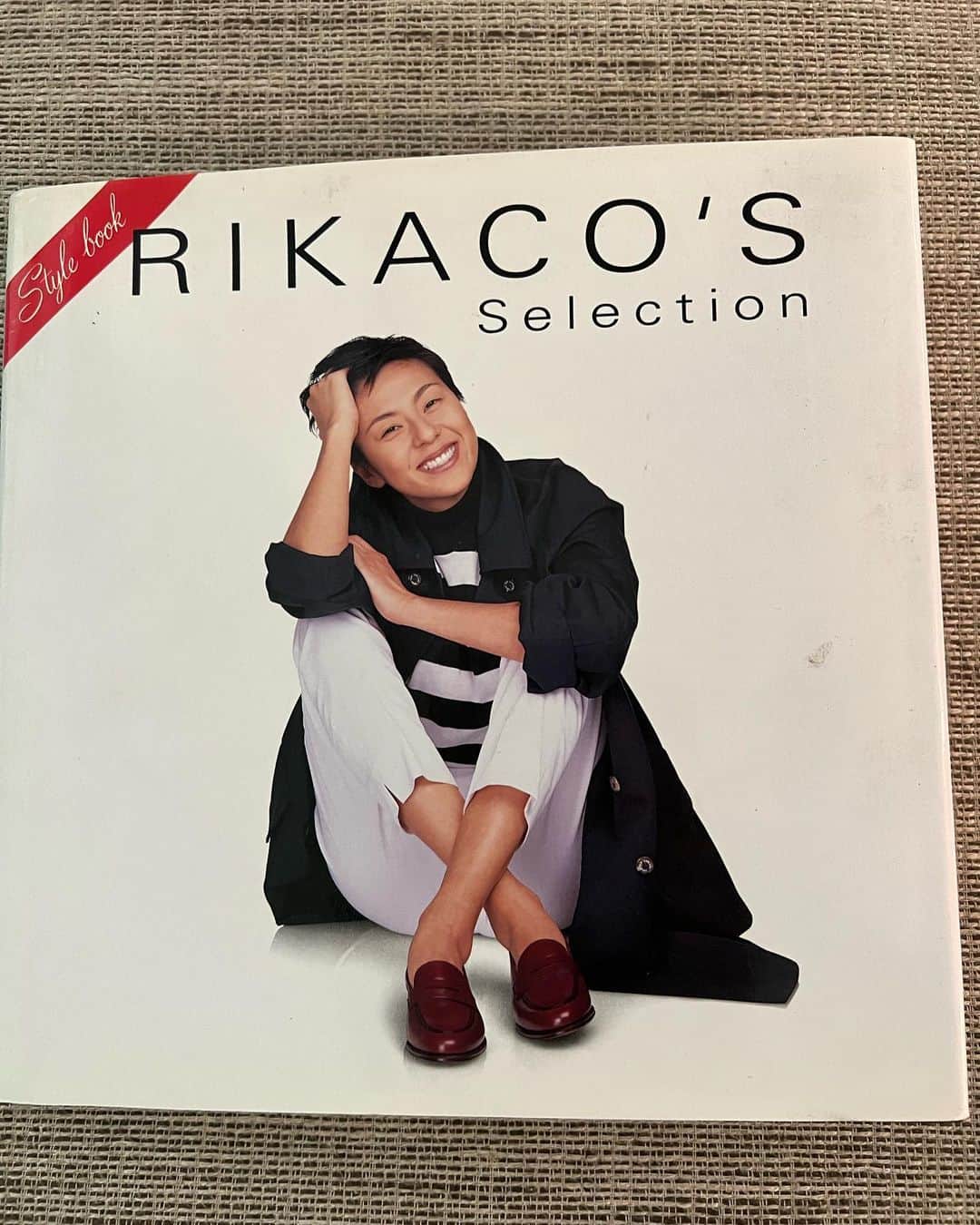 RIKACOさんのインスタグラム写真 - (RIKACOInstagram)「. 1995.長男ミキを産んだ翌年に発行した 幻の1冊😄になったな〜 今っぽいから凄いな〜と 27年前だな😁 #スタイルブック　#ファッション #ルーツ　#好きな物が変わらない #❤️」7月18日 12時28分 - rikaco_official