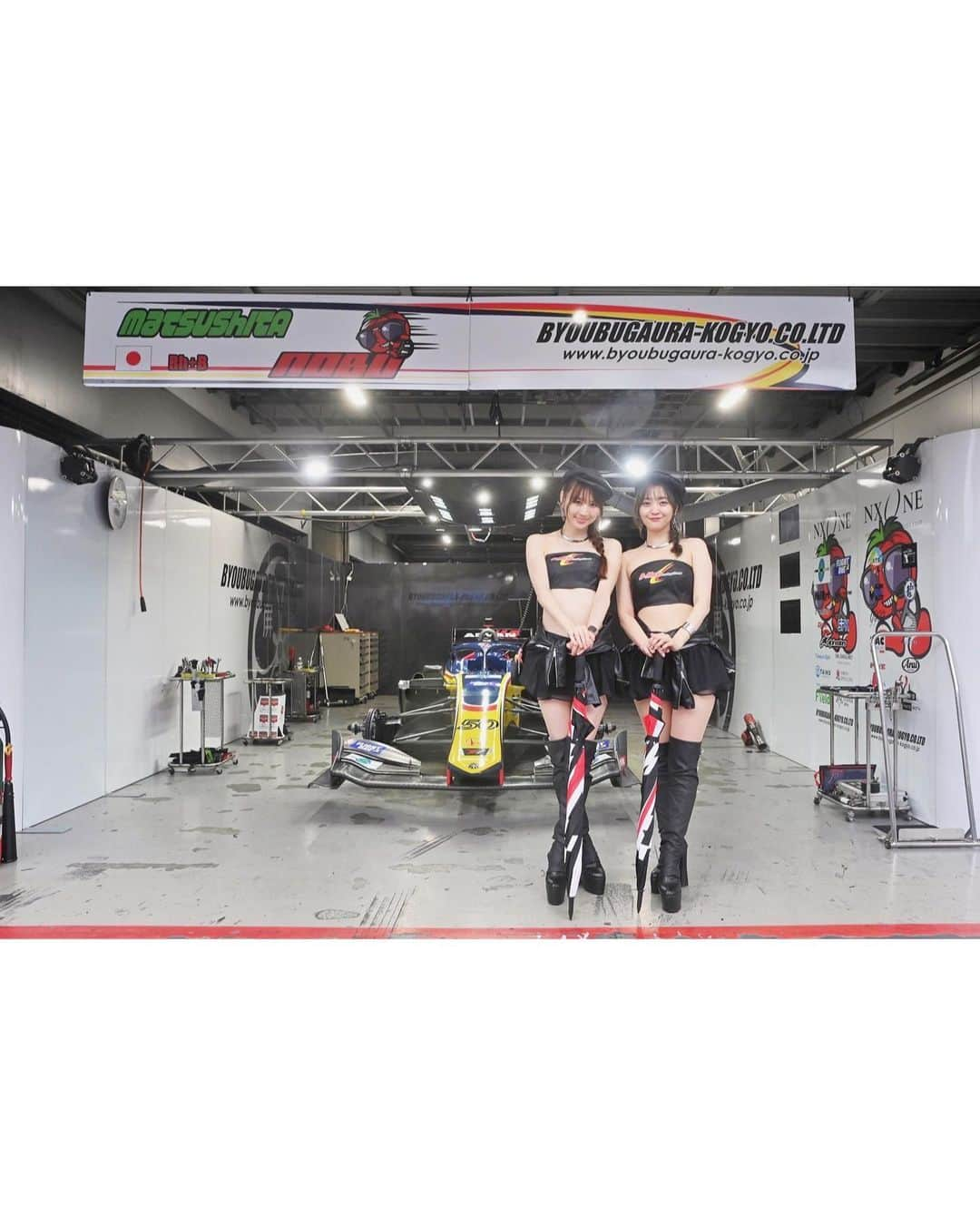 小越しほみさんのインスタグラム写真 - (小越しほみInstagram)「SUPER FORMULA Rd.6 2日間ありがとうございました🥰 ・ お天気は不安定だったけど B-Max Racing Teamという素敵なチームを RQとして応援できてよかったです✨ ・ 相方がももんがでほんとによかったし 楽しい思い出がまた沢山できました💓 ・ ・ ・ 個人的なことですが 2年前シーズン中に病気になってしまい 長く活動してきたRQというお仕事の 〆ができないままだったのですが… ・ 今回サーキットでみんなに会えて やっと気持ち的にも締めくくることができました😌 ・ 私にとってRQは人生で1番頑張ってきたことだし それを支えてくれたのはファンのみんなだから 最後はやっぱりサーキットでみんなに会いたかった🫶🏻 ・ 被写体としての活動などはまだ続けるし もう会えなくなるわけじゃないので また違った場面で皆さんにお会いできるのを これからも楽しみにしてます☺️💓 ・ ・ ・ ・ ・ ・ ・ ・ ・ ・ ・ ・ #bmax #bmaxracing #bmaxglorygirls #スーパーフォーミュラ #Superformula #富士スピードウェイ #rq #レースクィーン #サーキット #レース #car #車 #スーパーフォーミュラ2022 #superformula2022 #circuit #絶対領域 #美脚 #ミニスカ #コスチューム」7月18日 18時40分 - shihomi1129