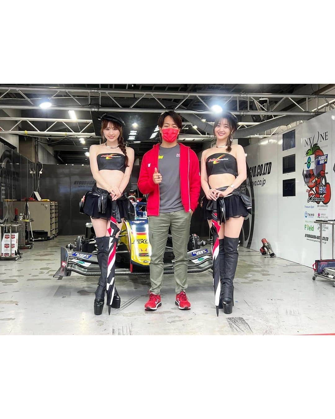 小越しほみさんのインスタグラム写真 - (小越しほみInstagram)「SUPER FORMULA Rd.6 2日間ありがとうございました🥰 ・ お天気は不安定だったけど B-Max Racing Teamという素敵なチームを RQとして応援できてよかったです✨ ・ 相方がももんがでほんとによかったし 楽しい思い出がまた沢山できました💓 ・ ・ ・ 個人的なことですが 2年前シーズン中に病気になってしまい 長く活動してきたRQというお仕事の 〆ができないままだったのですが… ・ 今回サーキットでみんなに会えて やっと気持ち的にも締めくくることができました😌 ・ 私にとってRQは人生で1番頑張ってきたことだし それを支えてくれたのはファンのみんなだから 最後はやっぱりサーキットでみんなに会いたかった🫶🏻 ・ 被写体としての活動などはまだ続けるし もう会えなくなるわけじゃないので また違った場面で皆さんにお会いできるのを これからも楽しみにしてます☺️💓 ・ ・ ・ ・ ・ ・ ・ ・ ・ ・ ・ ・ #bmax #bmaxracing #bmaxglorygirls #スーパーフォーミュラ #Superformula #富士スピードウェイ #rq #レースクィーン #サーキット #レース #car #車 #スーパーフォーミュラ2022 #superformula2022 #circuit #絶対領域 #美脚 #ミニスカ #コスチューム」7月18日 18時40分 - shihomi1129