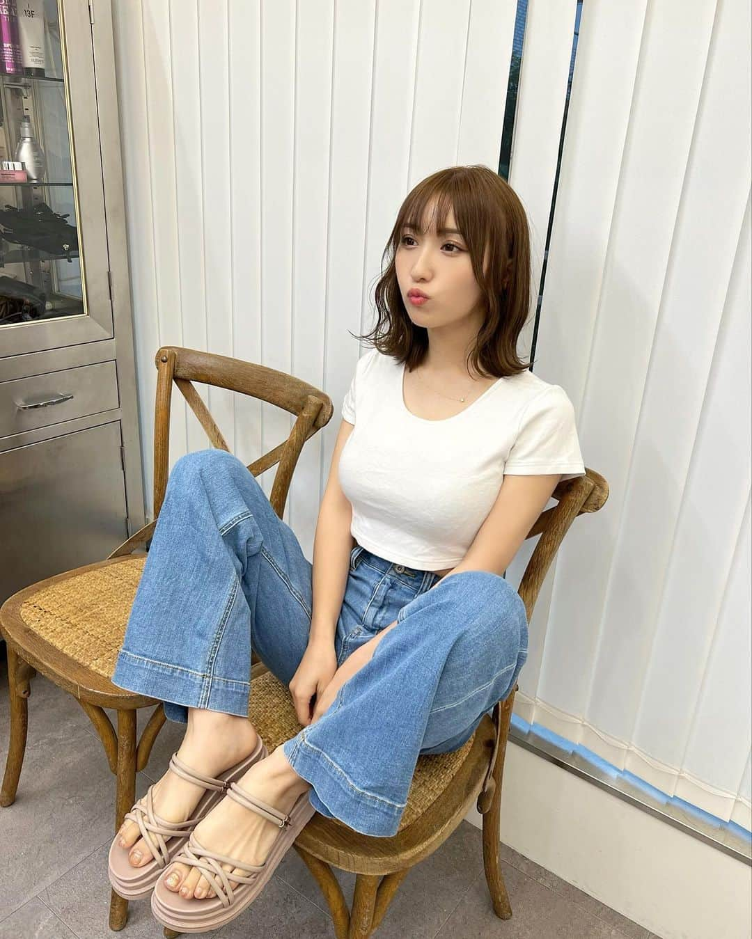 伊藤愛真さんのインスタグラム写真 - (伊藤愛真Instagram)「髪好評で嬉しい〜🥹🤍 . . 昨日バレンシアガのキャップ落としちゃったんだけど まさかのフォロワーさんが持っといてくれたみたいで 無事に見つかりました…お騒がせマン🥺 . . 本当毎日たのしい😂🤍 . . . . . #ショートカット#ショートヘア#ショートカット女子#ショートカットアレンジ#ミディアムヘア#ボブ#ボブアレンジ #shorthair#shortcuts#cut#japan#japanesegirl#japanesegirls#gr avure#gravureidol#hairarrange .」7月18日 18時49分 - __emagram