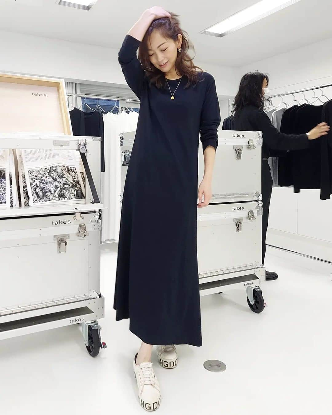 佐藤純さんのインスタグラム写真 - (佐藤純Instagram)「@takes._official   Takes.のお洋服は、その名の通り竹100%の天然素材とオーガニックコットンで作られているんですって‼️  吸水性、吸湿性、保温性に優れ、消臭、抗菌効果も期待できるだけでなく、いつかTシャツの役目を終えた時に土に還るように作られています。  肌触りのよさにビックリでした✨  #takes #竹 #オーガニック #ロングワンピース  #ママ #ママモデル #モデル #mama #mamamodel  #model」7月18日 19時03分 - junsatoidea