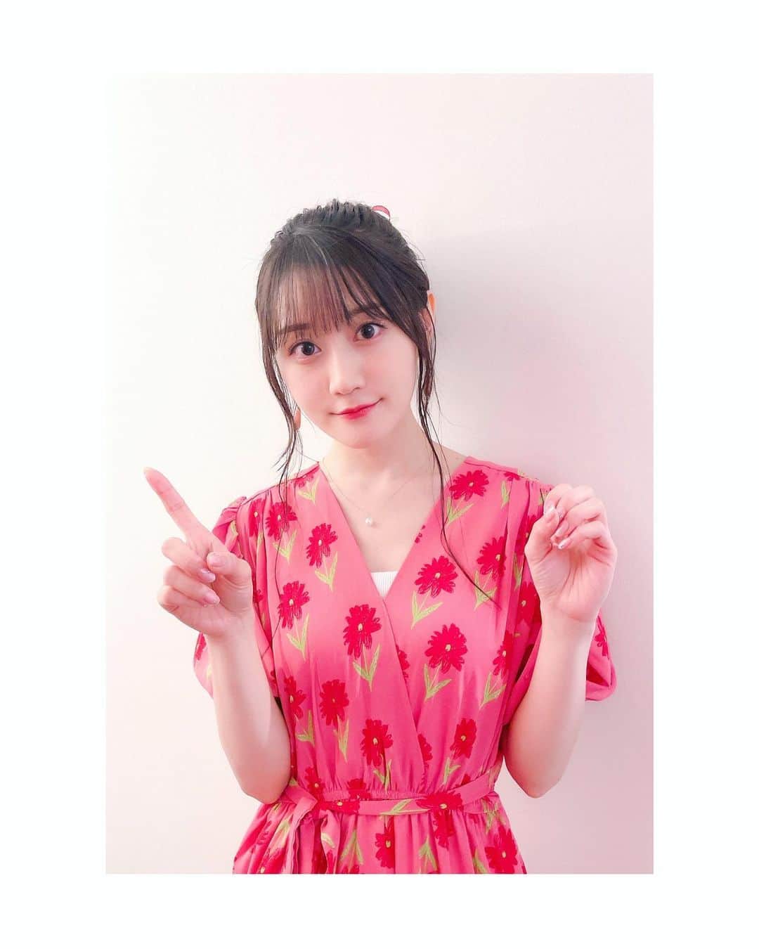 小倉唯さんのインスタグラム写真 - (小倉唯Instagram)「昨日の衣装〜🌷 鮮やかなピンクのワンピでした(*´-`)  #小倉唯ソロデビュー10周年」7月18日 20時47分 - yui_ogura_official
