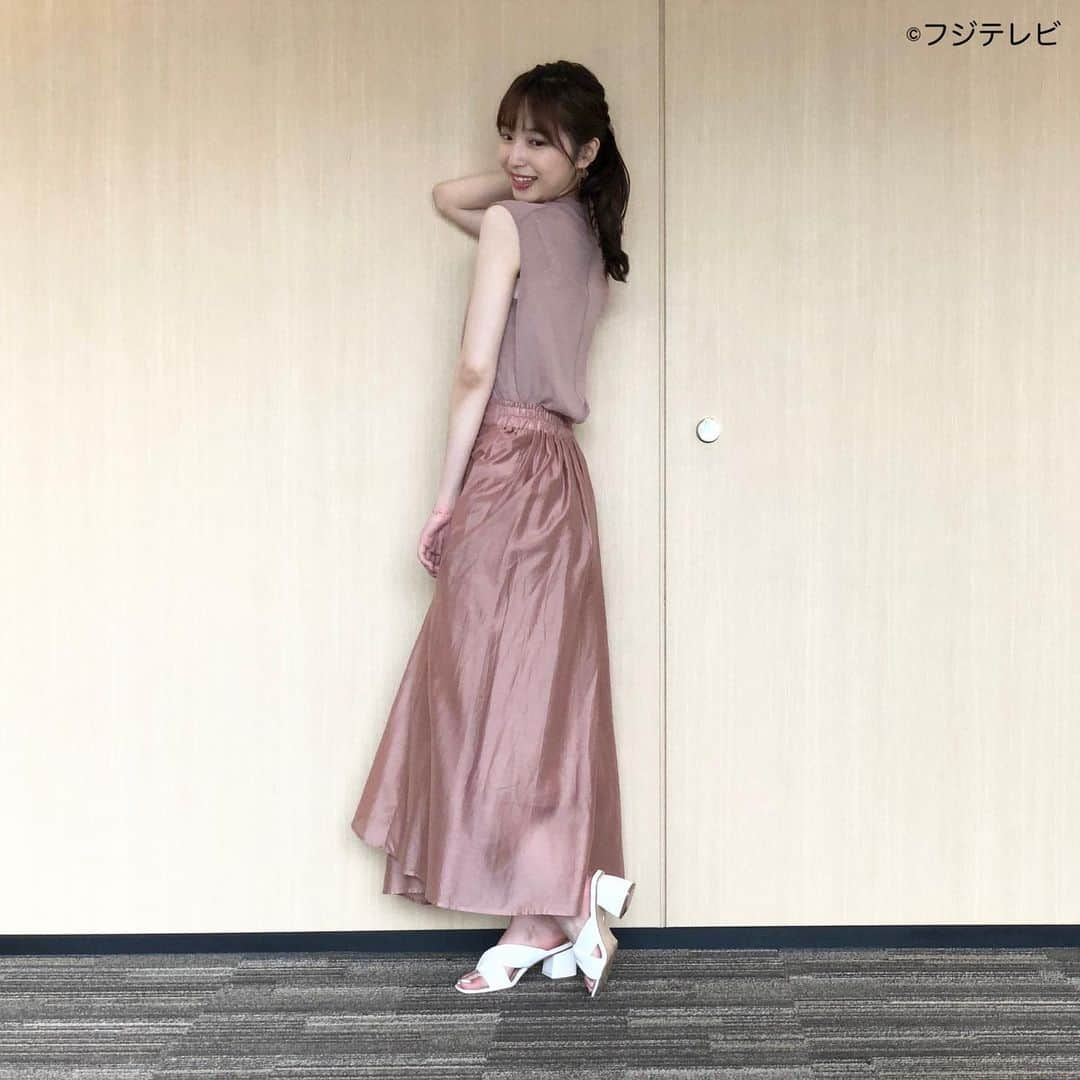 フジテレビ「めざましテレビ」さんのインスタグラム写真 - (フジテレビ「めざましテレビ」Instagram)「ファッション雑誌CanCamとコラボした お天気コーナー「きょう何着て行く？」 林佑香さんの毎日のコーデを紹介♪  7月18日（月） ★コーデ★ ・キャミソール付きニット　　@mercuryduo_com 　９３５０円 ・スカート　アダストリア< @andemiu_official >　　　　６６００円 ・靴　　ハーモニープロダクツ オンラインストア< @カラーノ>１万８７００円  ・イヤリング　　@mimi33_global 　　３０８０円     ☆ポイント☆ シアーニット×光沢スカートの表情豊かな素材で立体的に仕上げた、ワントーンコーデ✨ ピンクベージュのまろやかな発色が優しい雰囲気を演出します💓 クリアホワイトのサンダルで爽やかに仕上げて、夏らしい抜け感もプラス😊  #めざましテレビ #きょう何着て行く？ #林佑香 #今日のコーデ #コーデ #CanCam #今日のファッション#ootd #きょう何着て行く？は月〜金朝6時22分ごろ放送  #きれいめコーデ #きれいめカジュアル #大人コーデ #春コーデ #オフィスカジュアル #上品コーデ #アナウンサー衣装」7月18日 21時49分 - mezamashi.tv