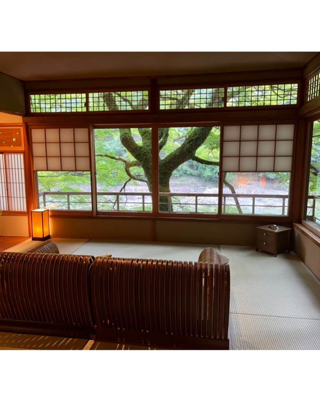橘沙奈さんのインスタグラム写真 - (橘沙奈Instagram)「* 京都に訪れる度に行ってみたいなと思っていた 星のや京都に今回行ってきました🌟 * お部屋に入った瞬間感動🥺 目の前に嵐山の景色桂川が眺められるお部屋で、 景色も内観も素晴らしかった🍁.*･ﾟ * * 館内はアクティビティも充実してて お抹茶がたてれたり、和楽器の演奏が聴けたり、 川沿いのカフェでお茶が出来たり、 ゆったりとした時間が楽しめます🎶 * 暑さが厳しいと聞いていた夏の京都を 川沿いのお宿で心地良く過ごす事が出来ました😌 * 〜続く〜 * * * * * * * * * * * * * * * * * * * * * * * #星のや京都 #星のや #星野リゾート #嵐山 #京都旅行 #京都宿 #京都」7月18日 22時04分 - an.an.0706