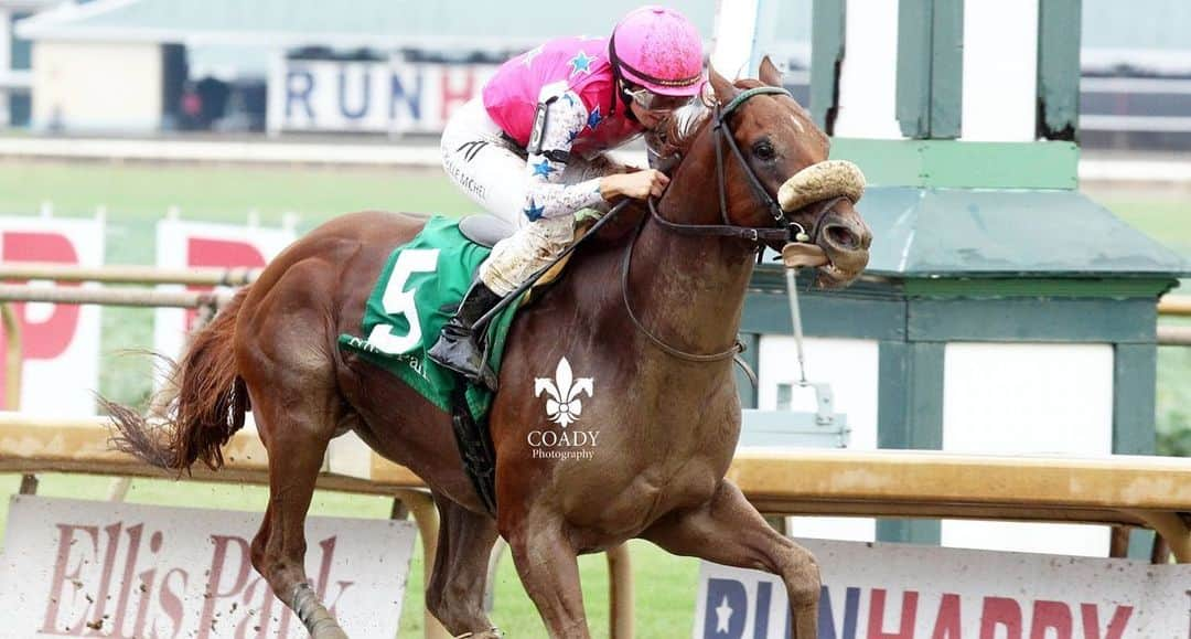 ミカエル・ミシェルさんのインスタグラム写真 - (ミカエル・ミシェルInstagram)「Was amazing to win my first race in USA at @ellisparkracing 🇺🇸 Thank you so much to Ben Colebrook stable😍」7月18日 23時09分 - mickaelle_michel_officiel