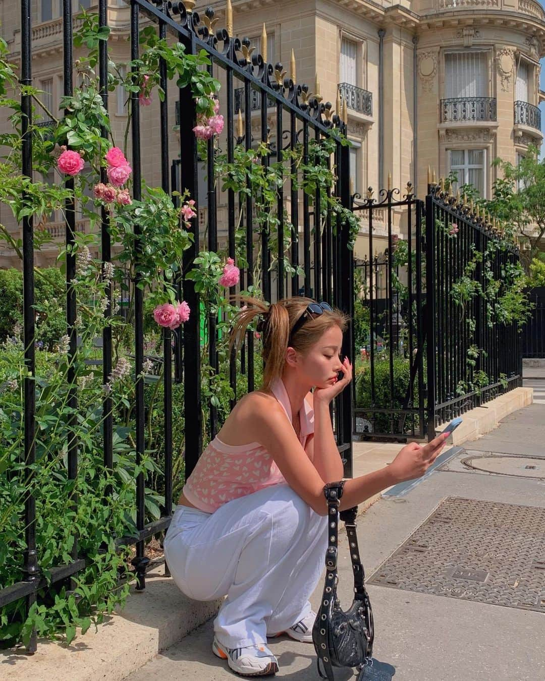 カン・ギョンミンさんのインスタグラム写真 - (カン・ギョンミンInstagram)「다음달에 또 파리 가야 하는데 🤨 아직  6월에 다녀온 사진도 다 못 올렸다는 사실」7月18日 23時15分 - kkmmmkk