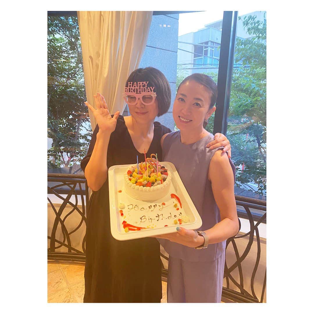 田中雅美さんのインスタグラム写真 - (田中雅美Instagram)「中村真衣さん、今年もやってきました。 半年だけ同じ歳😆❤️  ・ ・ お誕生日おめでとう🎉  ・ ・ 出会って30年だよー笑笑  ・ ・ 昔から変わらない関係ってありがたい。。 これからもずっと健康でいてね。笑  ・ ・ #中村真衣 #妹的存在 #同じ歳 #79年生まれ #出会って30年 #健康第一 #お誕生日おめでとう」7月19日 10時50分 - tanakamasami_official