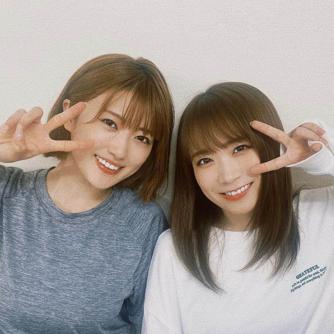 樋口日奈さんのインスタグラム写真 - (樋口日奈Instagram)「📸 乃木坂46真夏の全国ツアー2022 本日大阪からスタートです！ 思い出沢山作って楽しみます✨  大好きなまなつと、本番前に写真撮ったよ💓  #乃木坂46」7月19日 16時24分 - higuchi_hina_official