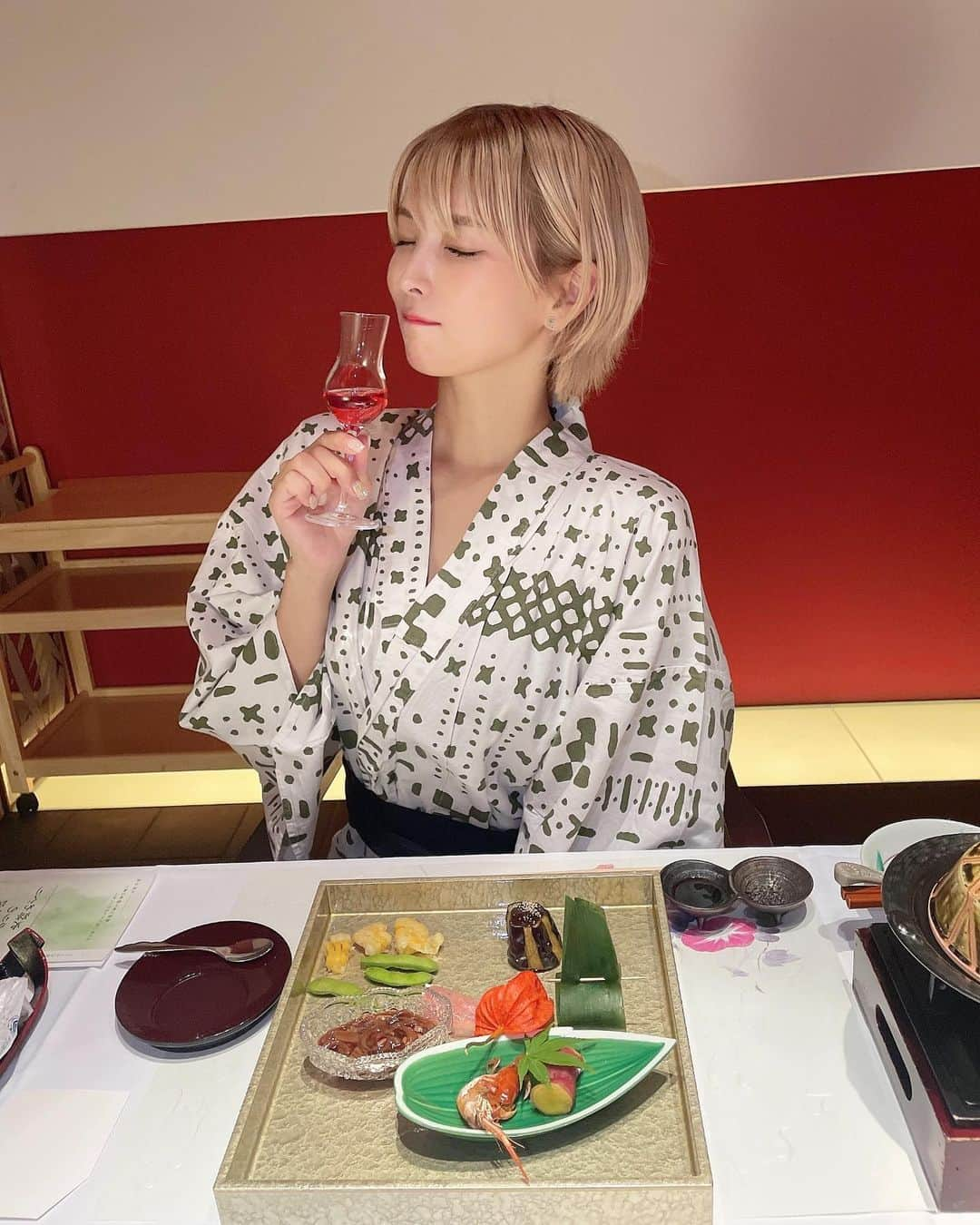 ききまるさんのインスタグラム写真 - (ききまるInstagram)「旅館ご飯❤︎ . 5つ星の宿に認定されている「宙SORA渡月荘金龍」 @sora_kinryu  . .. #宙sora渡月荘金龍 #温泉旅行 #温泉旅館　#修善寺　#ワーケーション　#タビジョ　#たびじょ　#女子旅　#女子旅行　#旅女 #旅女氏　#国内旅行　#静岡観光 #伊豆観光 #伊豆観光スポット #伊豆旅行 #伊豆旅館　#温泉女子 #温泉街 #温泉旅行♨️ #露天風呂　#露天風呂付き客室 #露天風呂付き #露天風呂最高  #半露天風呂付き客室　#pr」7月19日 18時08分 - kikigram_97