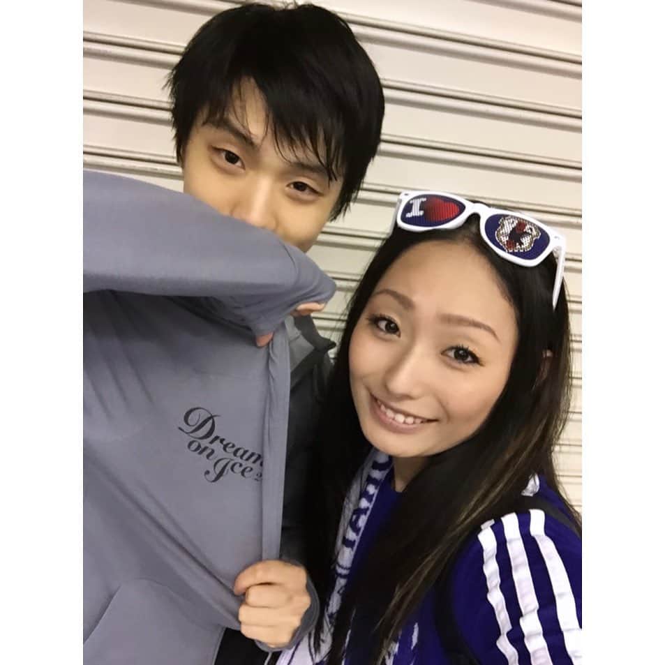 安藤美姫さんのインスタグラム写真 - (安藤美姫Instagram)「長年にわたって日本のトップ そして世界のトップに君臨し続け このフィギュアスケート界を引っ張ってきた  “羽生結弦選手”  ”選手“から“プロ”へ… 今日は新たな一歩　新たなページを踏み出し創り出す決意をされた日  羽生さんを今まで応援し　支えて続けてきた方々にとっては寂しさや衝撃は計り知れないものかもしれませんが 羽生さんがおっしゃっていたように  ココからがまた新たなスタート。  これからは競技会ではないですがもっと多くの方々に 彼のスケートを観てもらえる機会が増える事でしょう。  そして変わらずそんな方々の応援を支えに挑戦し続ける羽生さんの決断を 私も一アスリートとして 一プロスケーターとして応援していきたいと共に 一緒に日本スケート界を支えていけたらと微力ながらに改めて感じました。  そして彼の歩みは皆さんの応援があるからこそとおっしゃっていました！！！ これからも皆さんと共に歩みを止めない羽生さんの新しいストーリーを楽しみにしています。  アスリートとしても人としても 本当に真っ直ぐで優しい  羽生選手 “お疲れ様でした” “ありがとう”  そして 羽生さん “これからも輝き続けてください”  #羽生結弦　さん #yuzuruhanyu  #スケーター #プロスケーター #プロアスリート #4A #4回転アクセル  #挑戦 #オリンピアン #チャンピオン #ありがとう #お疲れ様でした   #安藤美姫 #mikiando」7月19日 18時51分 - miki_m_ando0403