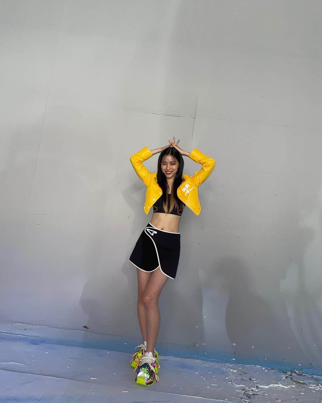 ITZYさんのインスタグラム写真 - (ITZYInstagram)「👑 SNEAKERS Snippet #RYUJIN 👑  👑 M/V https://youtu.be/Hbb5GPxXF1w   #ITZY #MIDZY #ITZY_CHECKMATE #ITZY_SNEAKERS #SneakersChallenge」7月19日 19時05分 - itzy.all.in.us