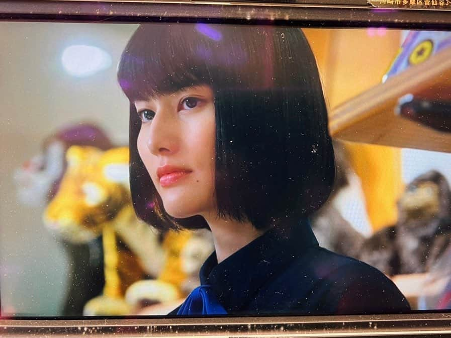 橋本愛さんのインスタグラム写真 - (橋本愛Instagram)「笑顔から、真顔に。。 トラコさんは一体何を考えているのでしょうか。  「#家庭教師のトラコ」明日、朝から電波ジャックします。 私が寝坊しなければ、ですけどね、、😃(フラグ)  早起きの方はぜひ朝から見てください😂！  あと、皆さんが喜んでくれたので、インスタライブやるよー！てきとーにだらだらやるから遊びに来てください🥰」7月19日 19時53分 - ai__hashimoto