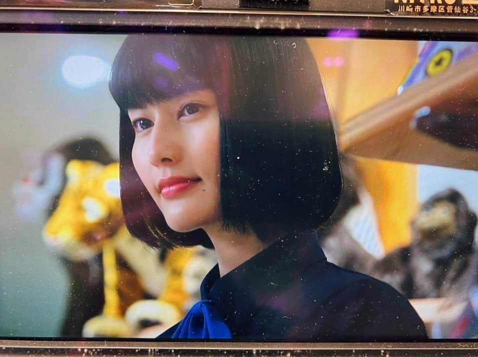 橋本愛さんのインスタグラム写真 - (橋本愛Instagram)「笑顔から、真顔に。。 トラコさんは一体何を考えているのでしょうか。  「#家庭教師のトラコ」明日、朝から電波ジャックします。 私が寝坊しなければ、ですけどね、、😃(フラグ)  早起きの方はぜひ朝から見てください😂！  あと、皆さんが喜んでくれたので、インスタライブやるよー！てきとーにだらだらやるから遊びに来てください🥰」7月19日 19時53分 - ai__hashimoto