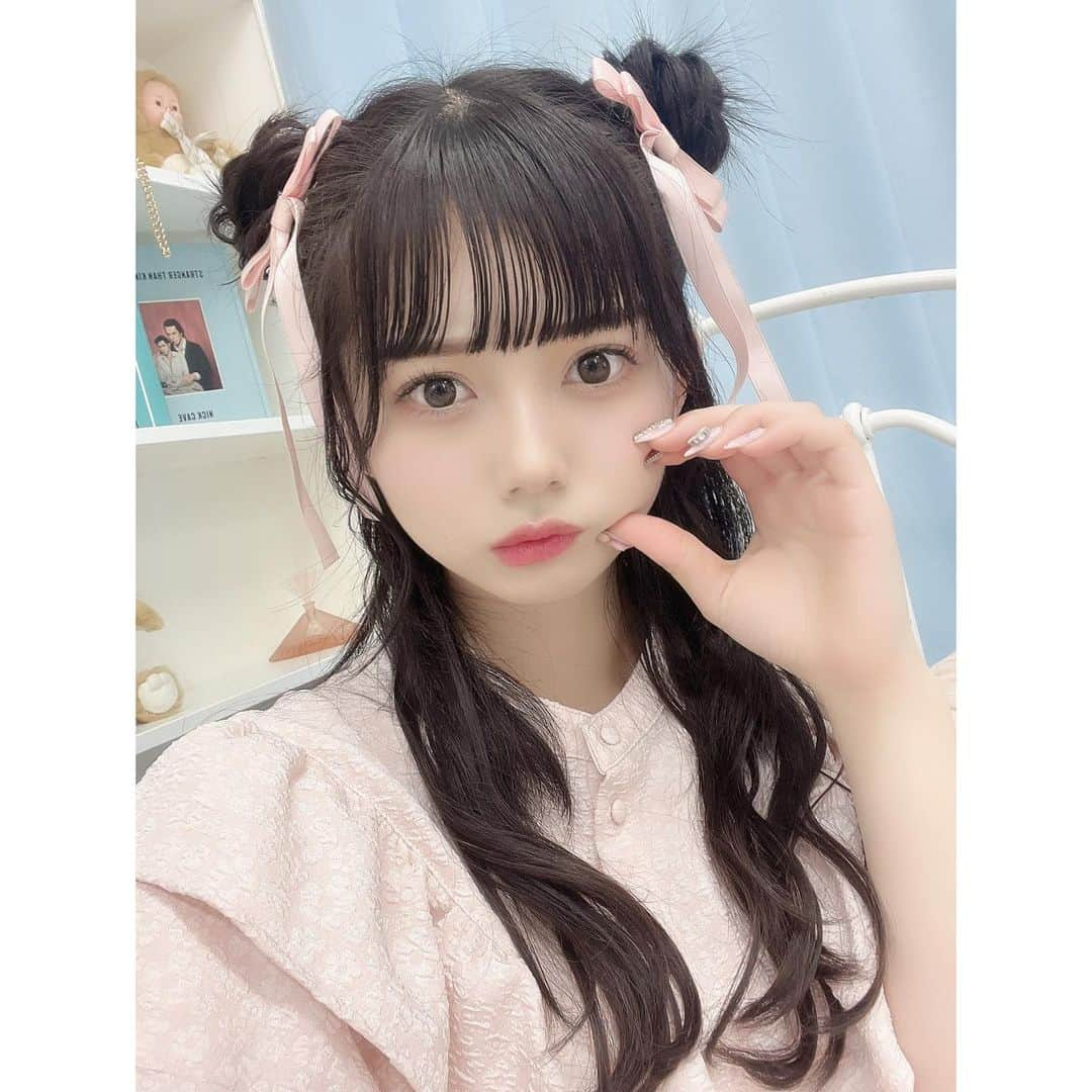 愛瀬ひなさんのインスタグラム写真 - (愛瀬ひなInstagram)「・ 最近ほんとーに泣かなくなってとてもえらいひなちゃんです 💧むにい ・ ・ ・ ・ ・   #ひつじヘア #くまさんヘア #ヘアアレンジ  #リボンアレンジ  #衣装 #ロングヘアアレンジ  #リボンアレンジ  #黒髪ロング #黒髪ぱっつん   #ぱっつん前髪  #アイドル前髪  #自撮り #自撮り女子 #彼女感  #彼氏目線  #アイドル  #アイドル衣装  #スタジオ撮影」7月19日 20時11分 - _hinakanzaki