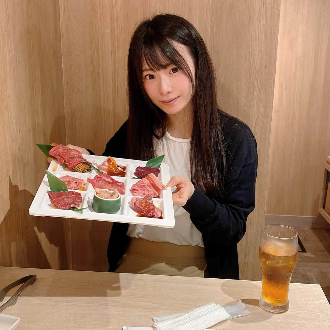 天津いちはさんのインスタグラム写真 - (天津いちはInstagram)「まるきん食堂さんで焼肉９種盛りを食べました🐮  味集中カウンターのようになっており、一人焼肉におすすめです🥰  PR @marukin_tamachi #まるきん食堂 #焼肉盛り合わせ #東京焼肉 #東京居酒屋 #田町グルメ」7月19日 20時50分 - ichichiha